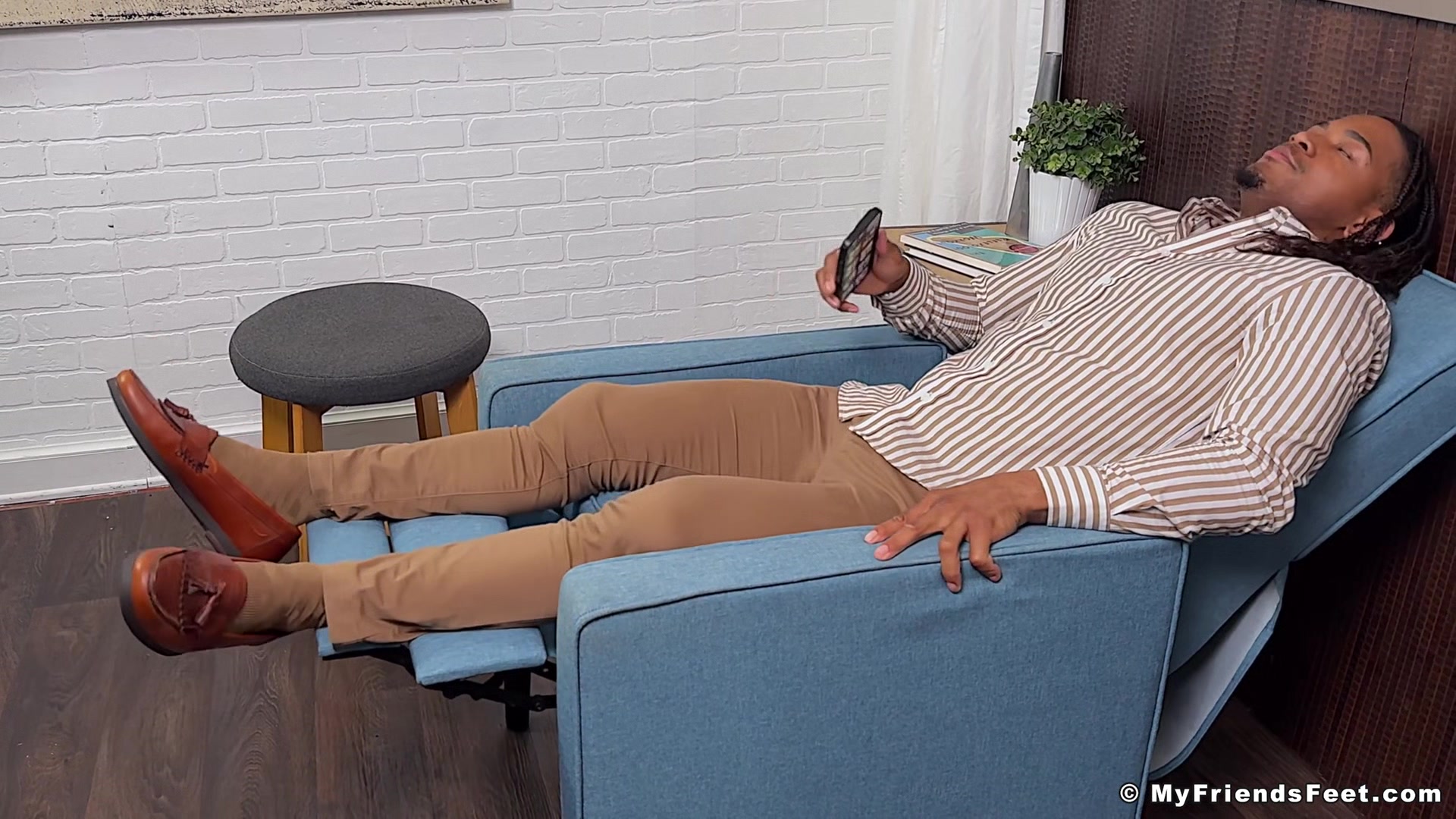 Lorenzo's Feet Worshiped - Lorenzo