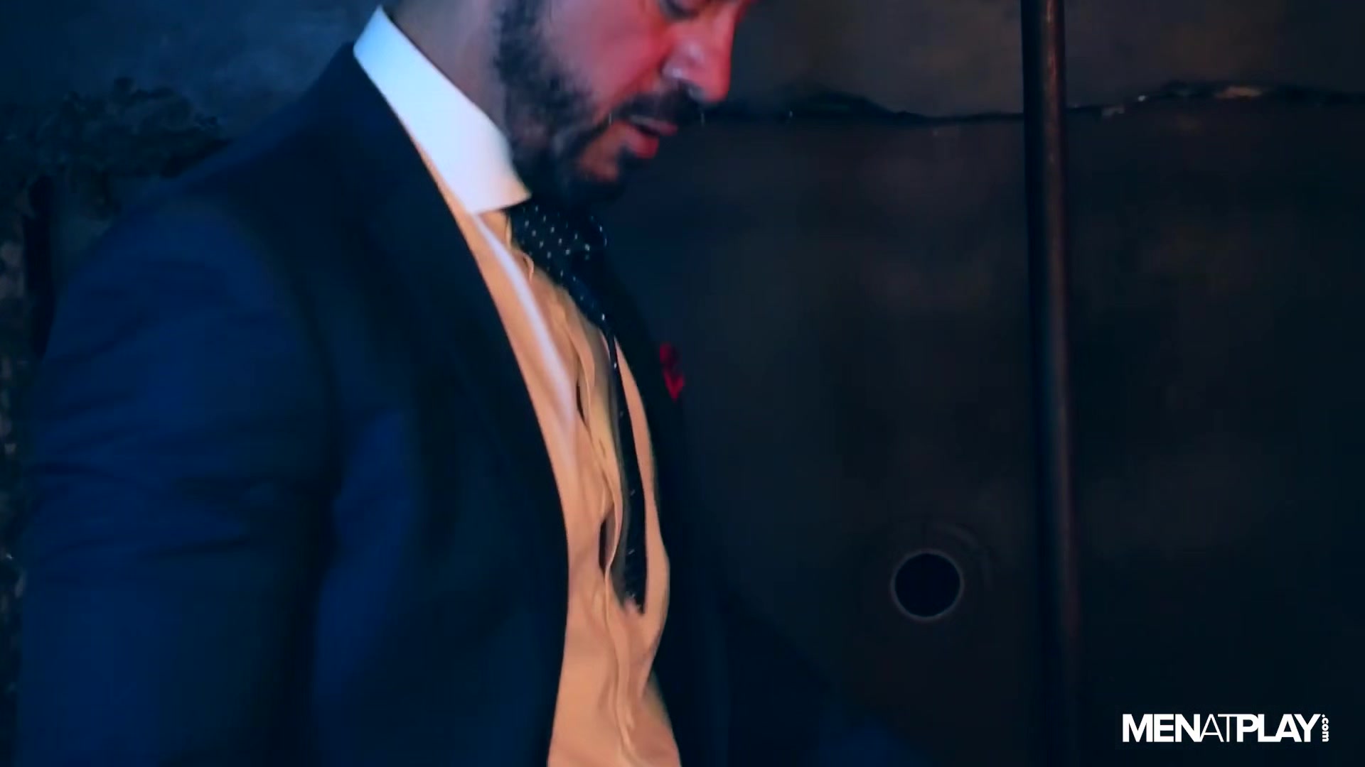 Cruising Glory Hole - MENatPLAY
