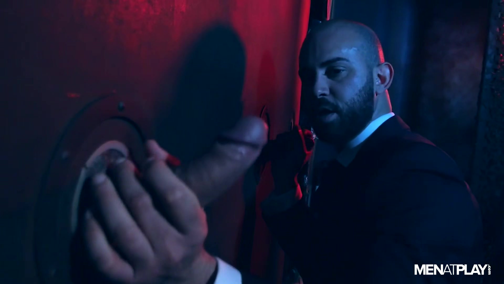 Cruising Glory Hole - MENatPLAY