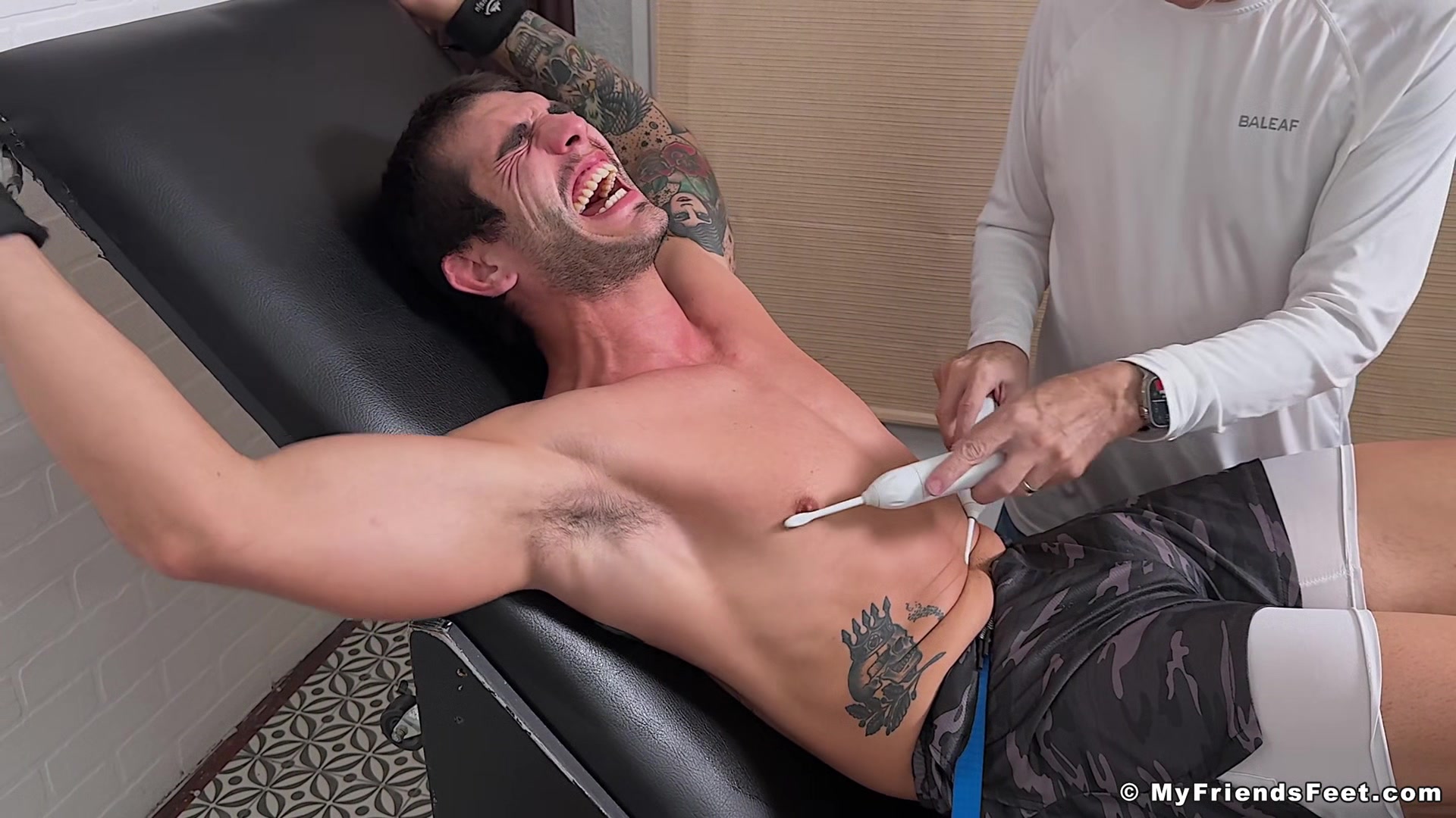 Vinni Tickled - Vinni