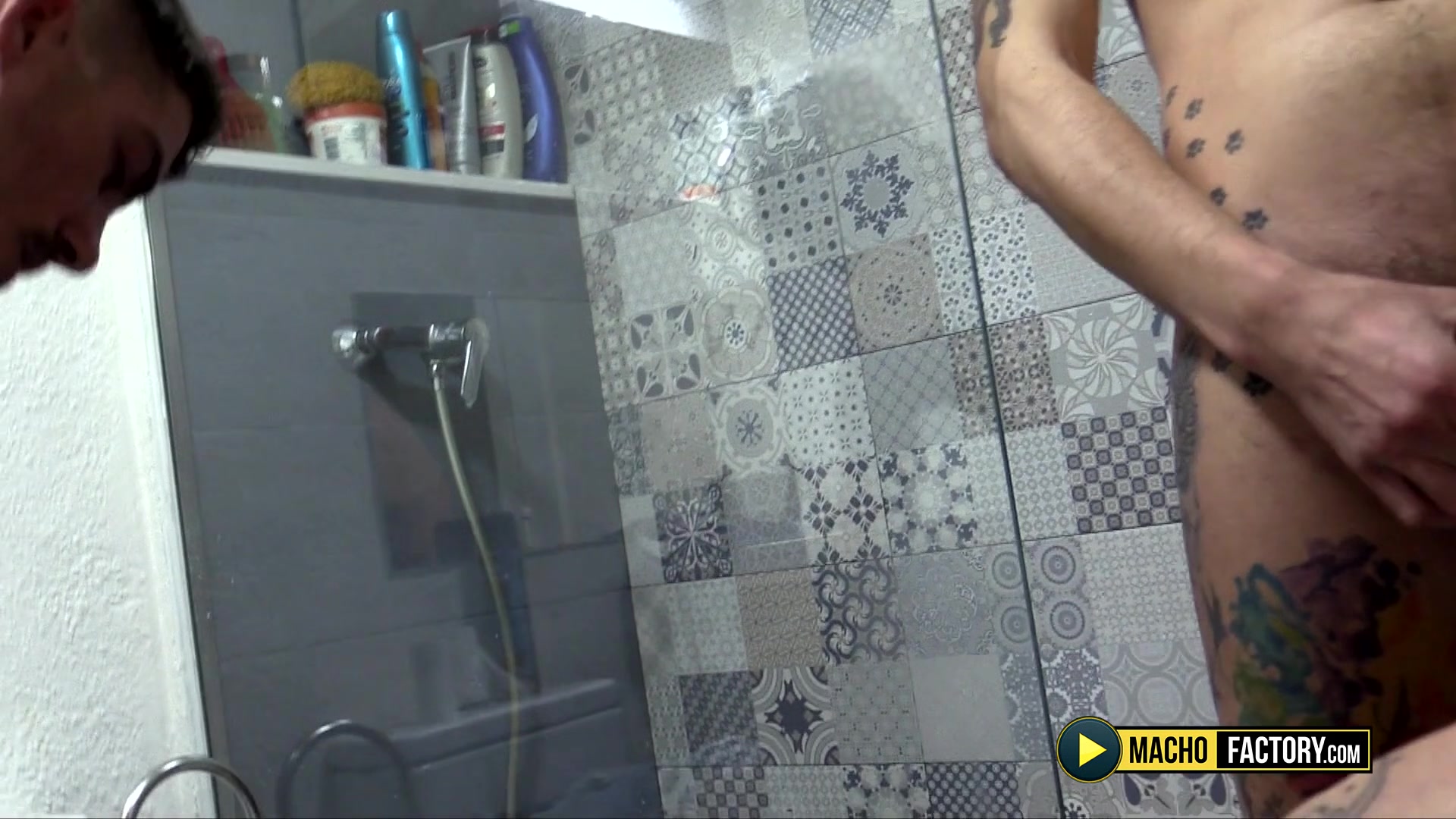 Koldo fucks two gypsies with his big cock. - Neighbours's asses