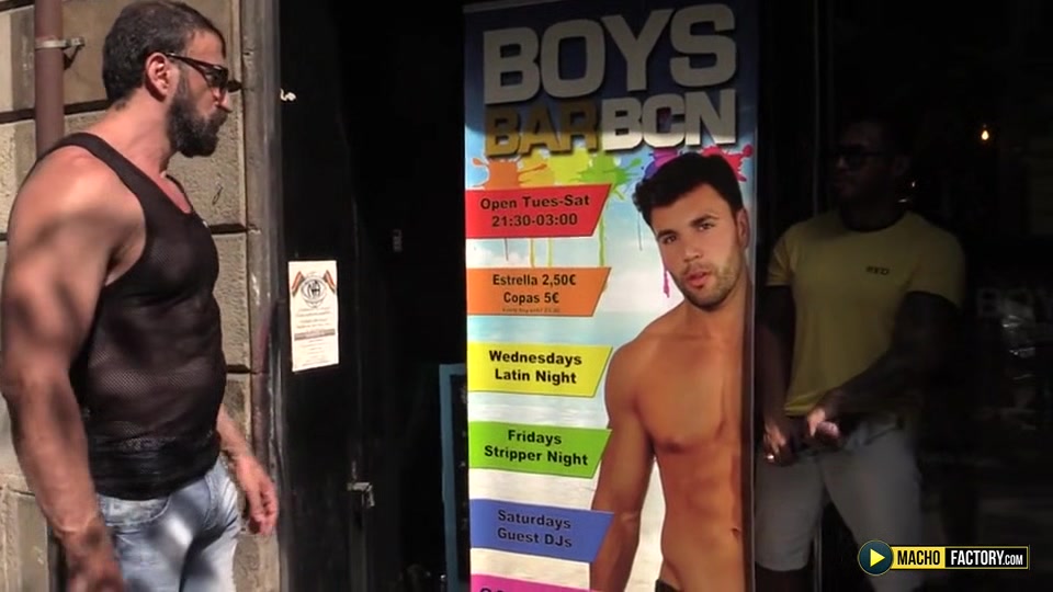 Fucking in a bar. - Bull Fuck in a Boysbar