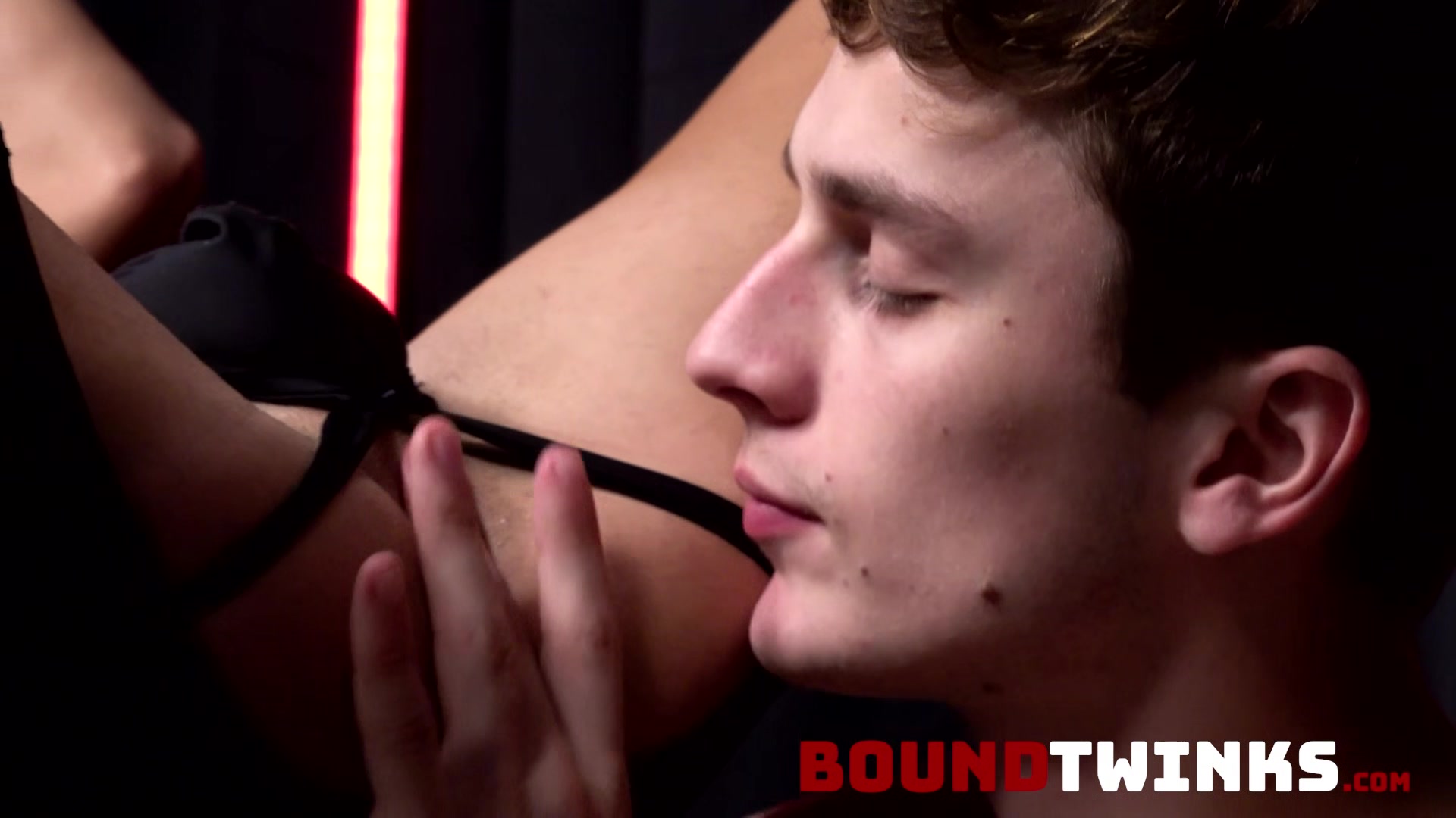 Bound Twinks - Tyler Tanner has his dominant way with Benji Dawsten
