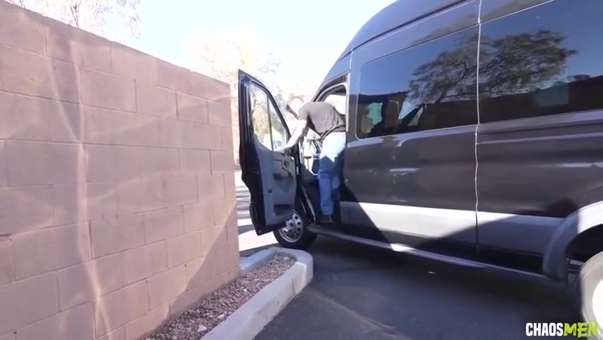 Benvi Baise Dans Le Van