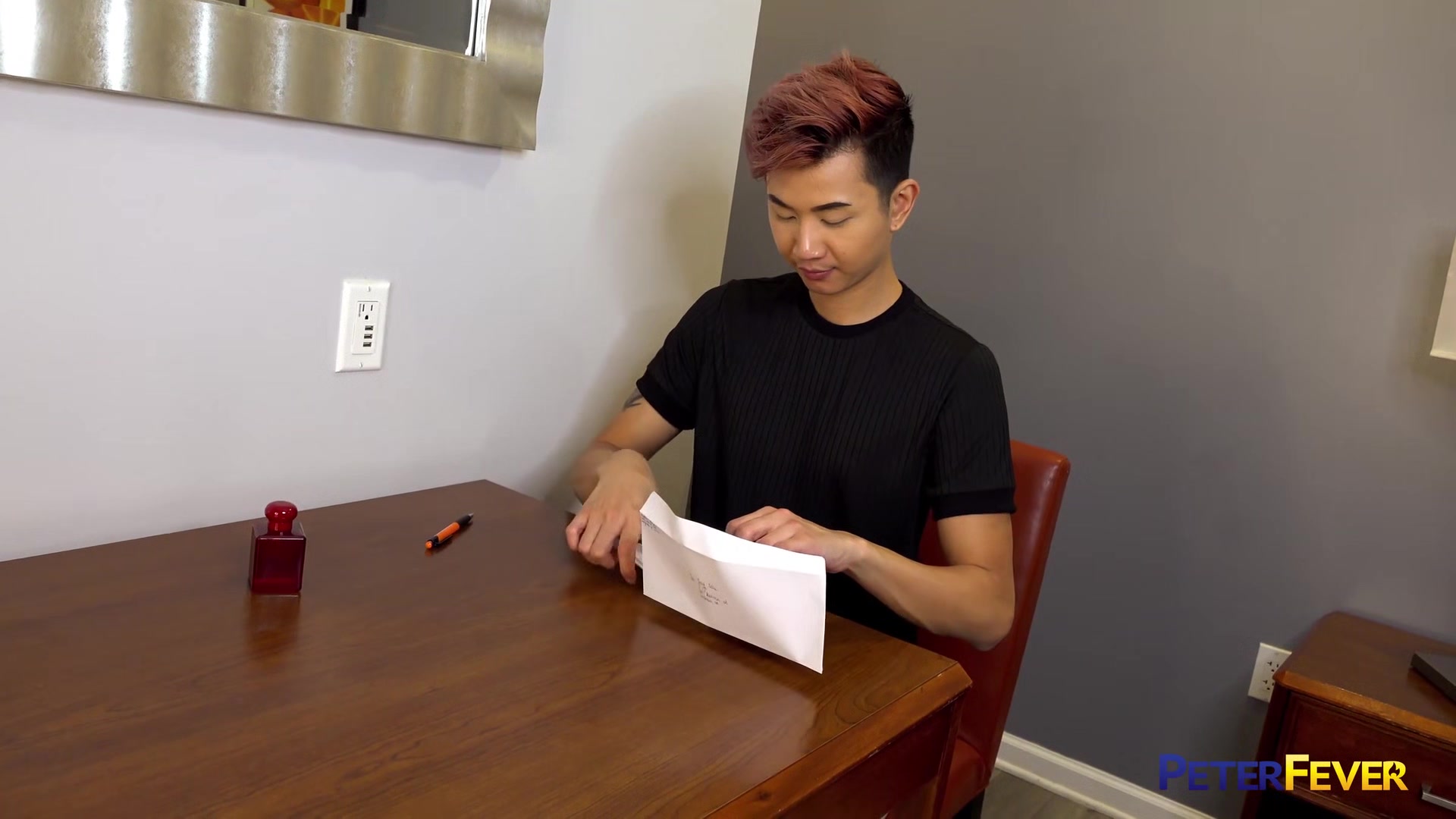 Key To My Hole, Scene One: The Invitation