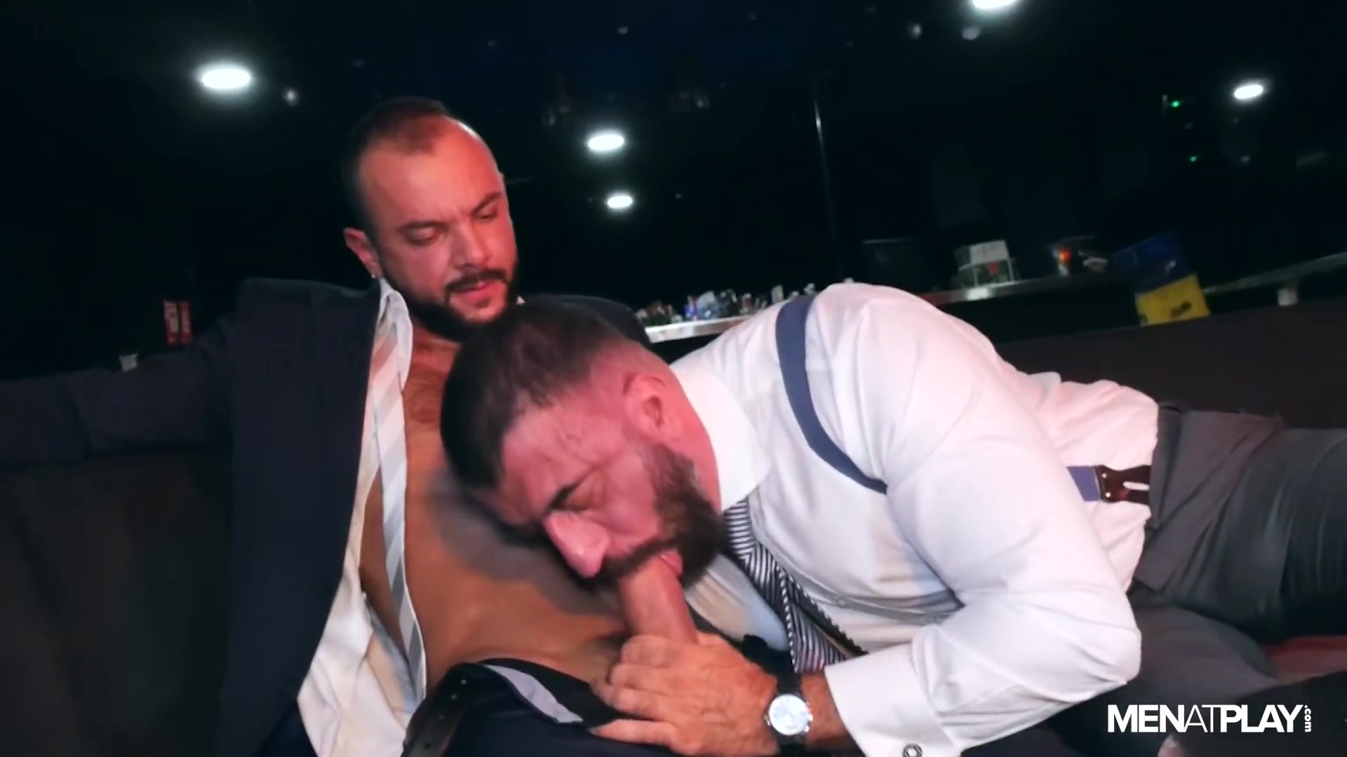 Strip Poker - MENatPLAY