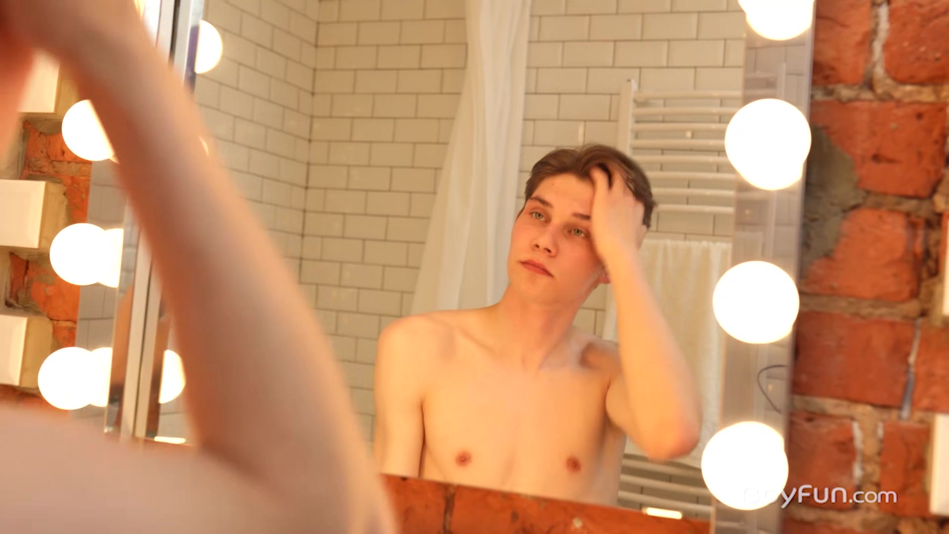 Scott Smith Stroking In The Shower - BoyFun