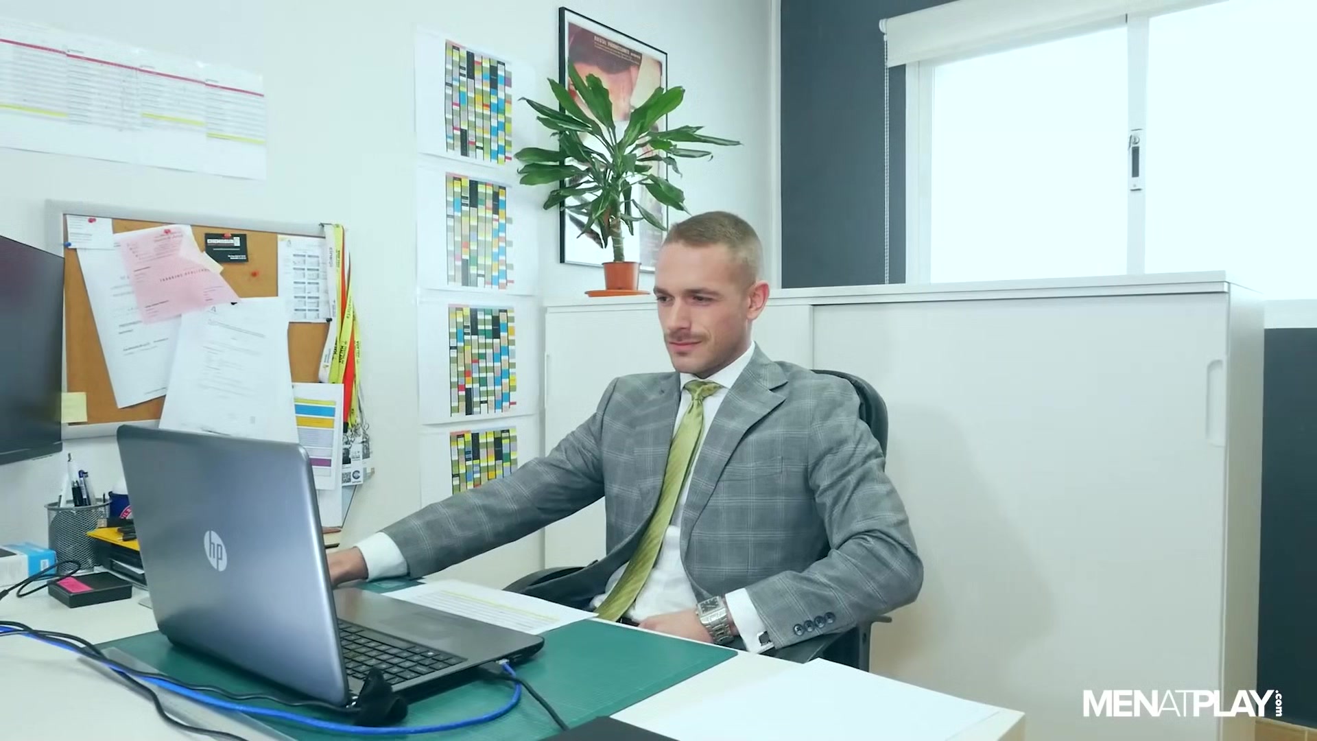 Suited Cam Show - MENatPLAY