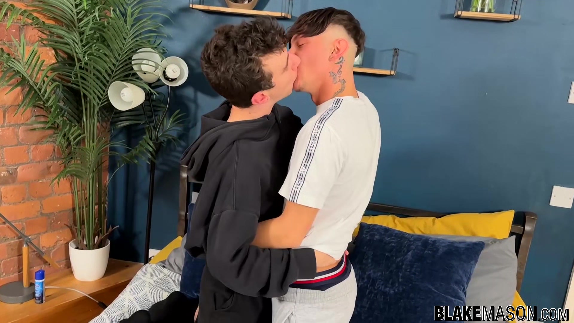 BlakeMason: Jock Taylor Jay shoots oozing cum on Kai Danvers tight butthole