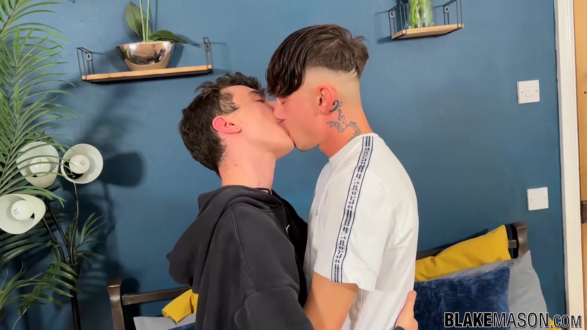 BlakeMason: Jock Taylor Jay shoots oozing cum on Kai Danvers tight butthole