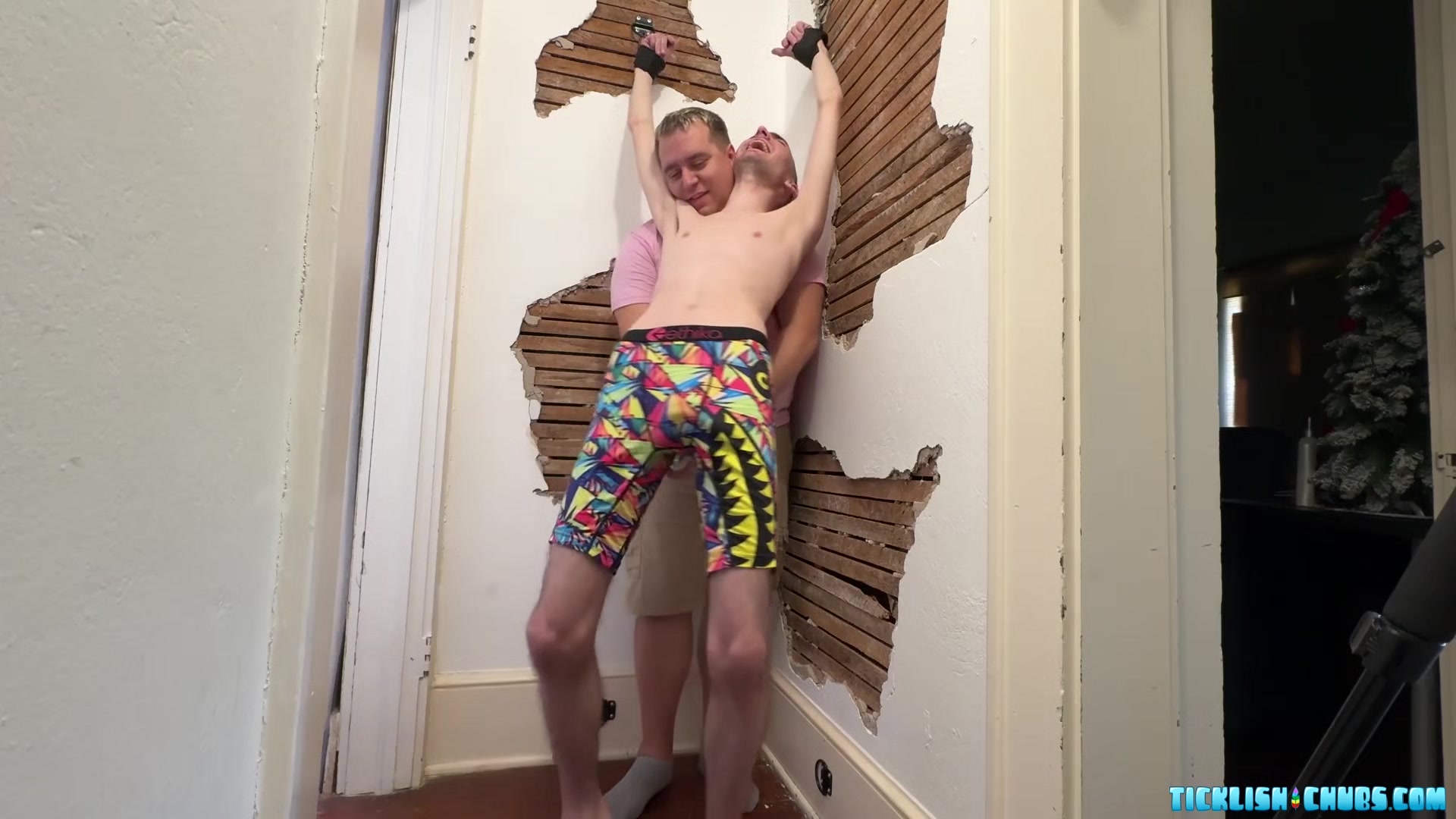 TicklishChubs: Dom Matt loves his hands roaming around Spiritmonkeys slim body