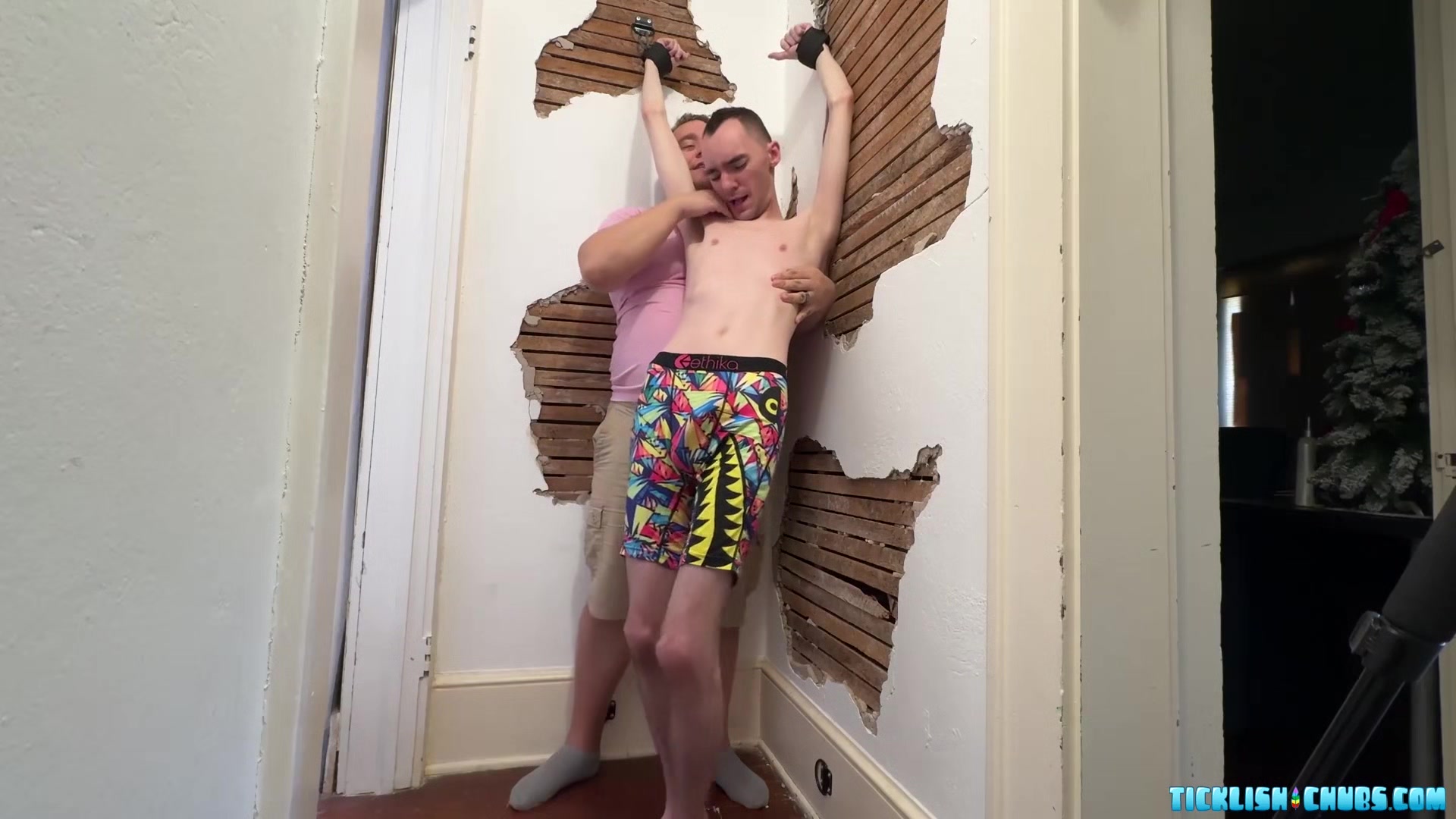 TicklishChubs: Dom Matt loves his hands roaming around Spiritmonkeys slim body