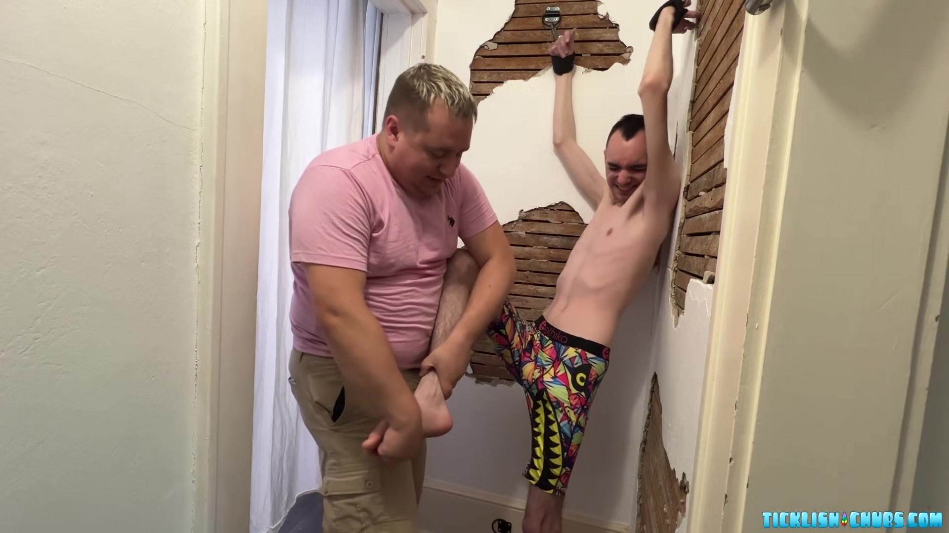 TicklishChubs: Dom Matt loves his hands roaming around Spiritmonkeys slim body