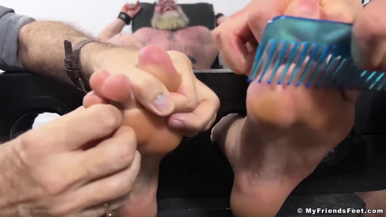 MyFriendsFeet: Tatted Rick gets his chance to be seated on Devs special chair