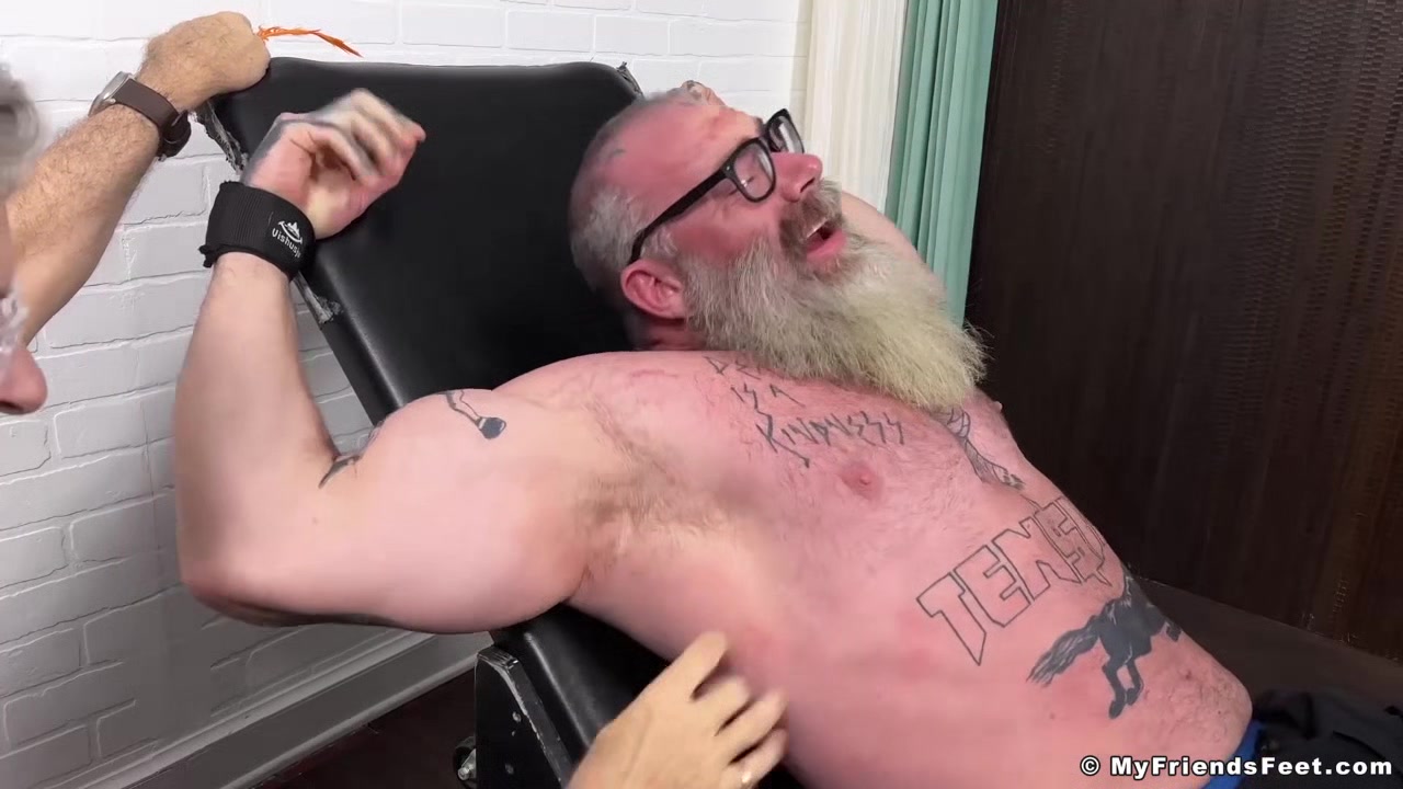 MyFriendsFeet: Tatted Rick gets his chance to be seated on Devs special chair