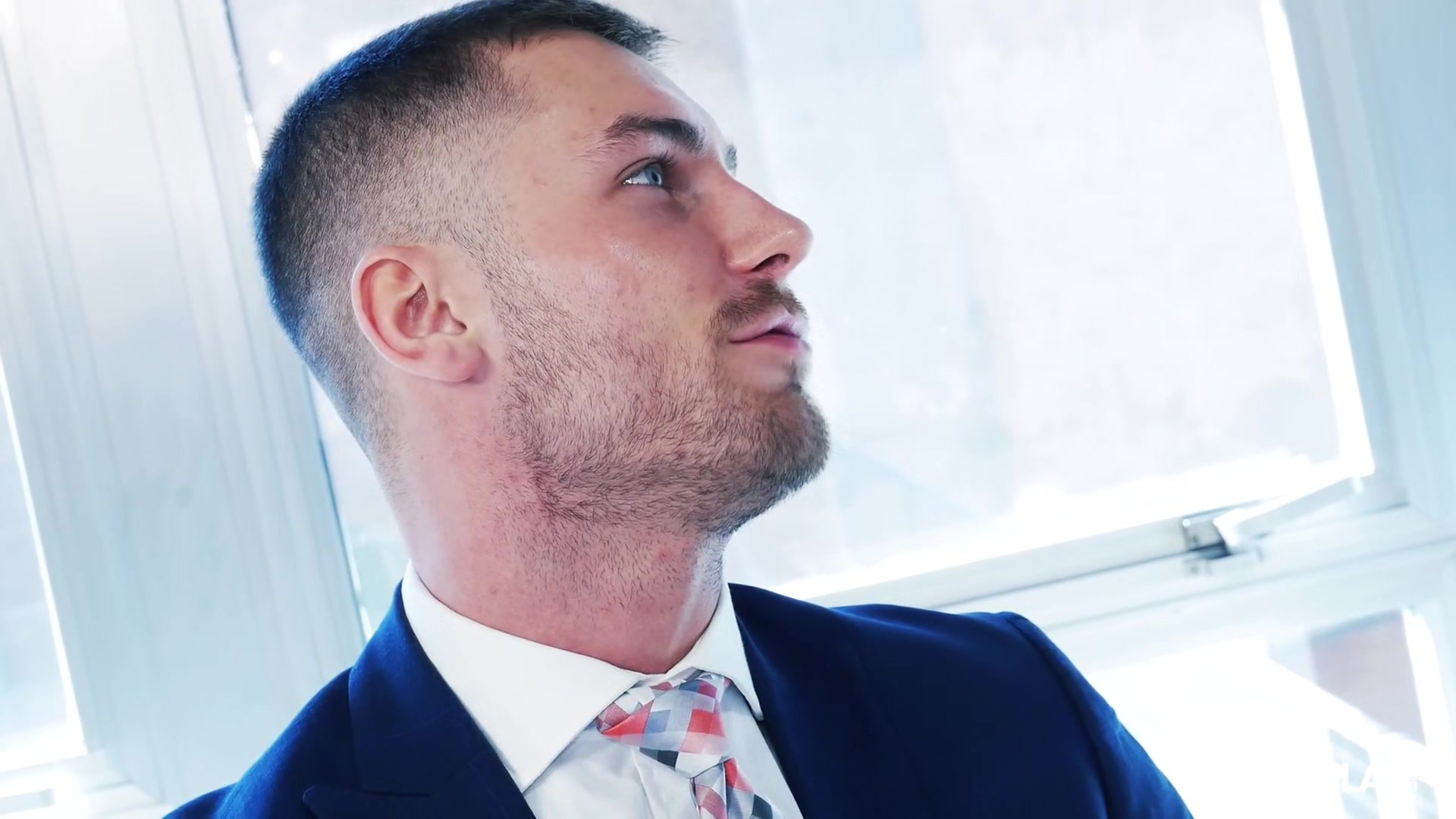 Kissing The Boss - MENatPLAY