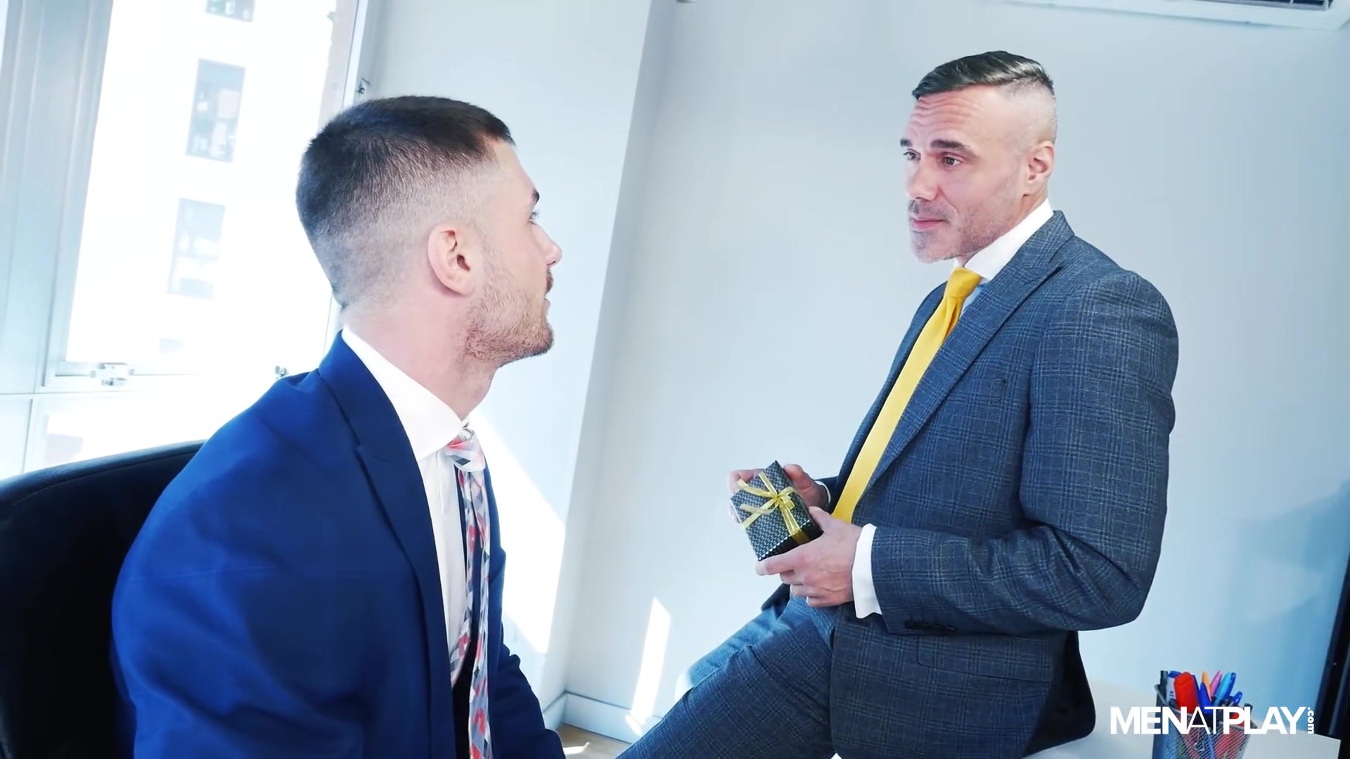 Kissing The Boss - MENatPLAY