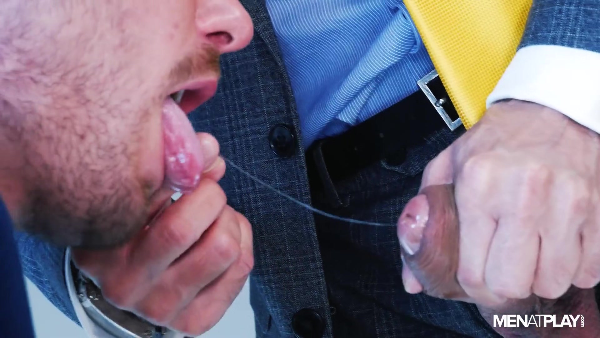 Kissing The Boss - MENatPLAY
