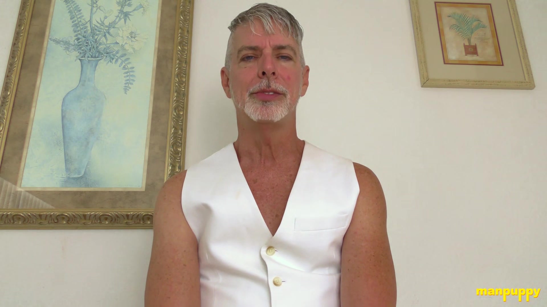 ManPuppy: DILF Richard Lennox grabs big dick to wank in his apartment after clubbing