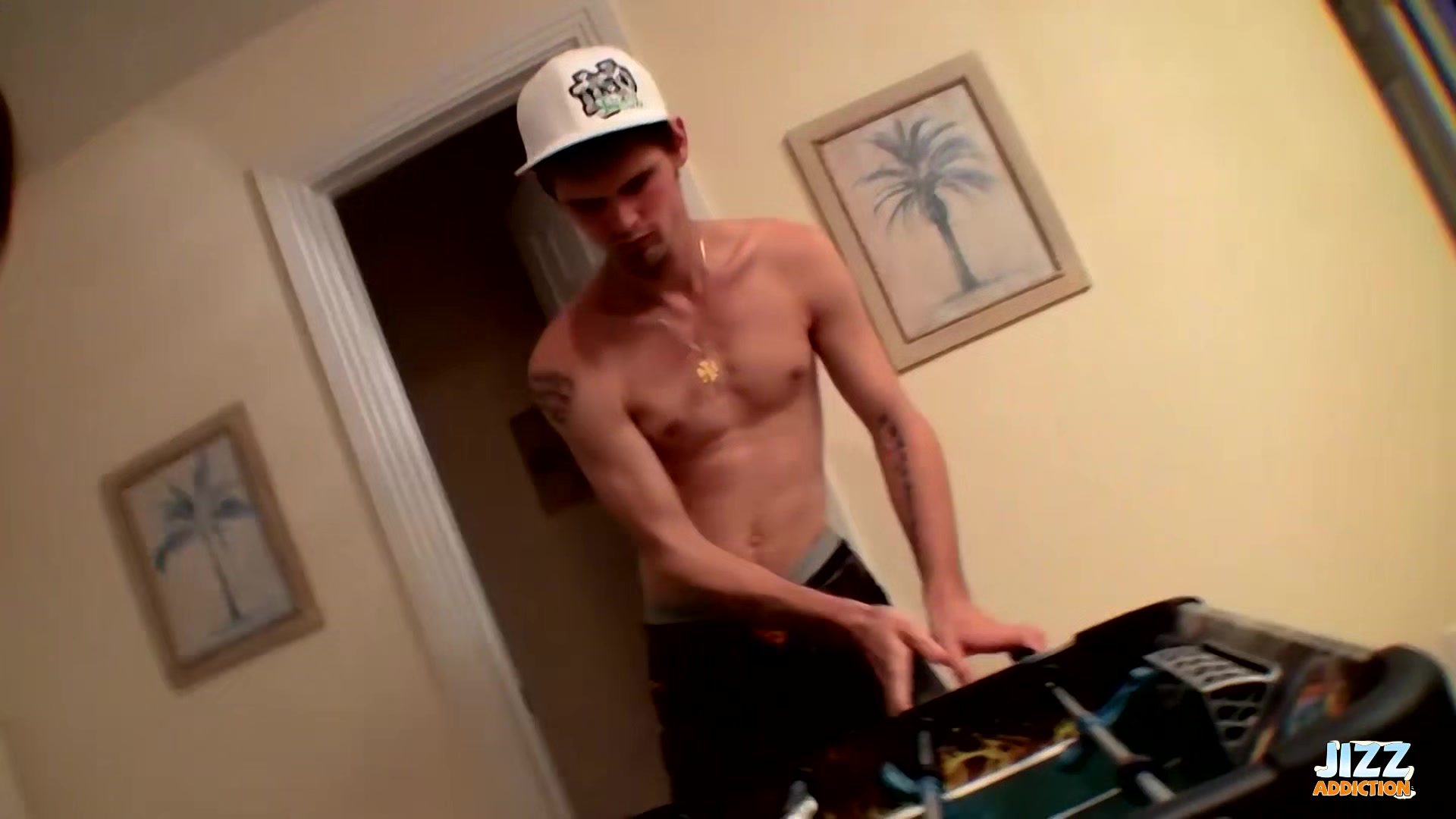JizzAddiction: Twink Jay kneels and suck Nolan after losing a naughty game
