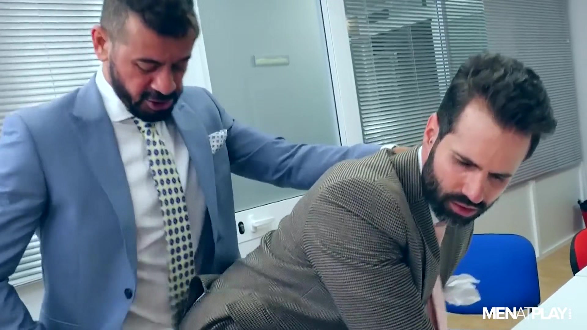 Office Voyeur - MENatPLAY