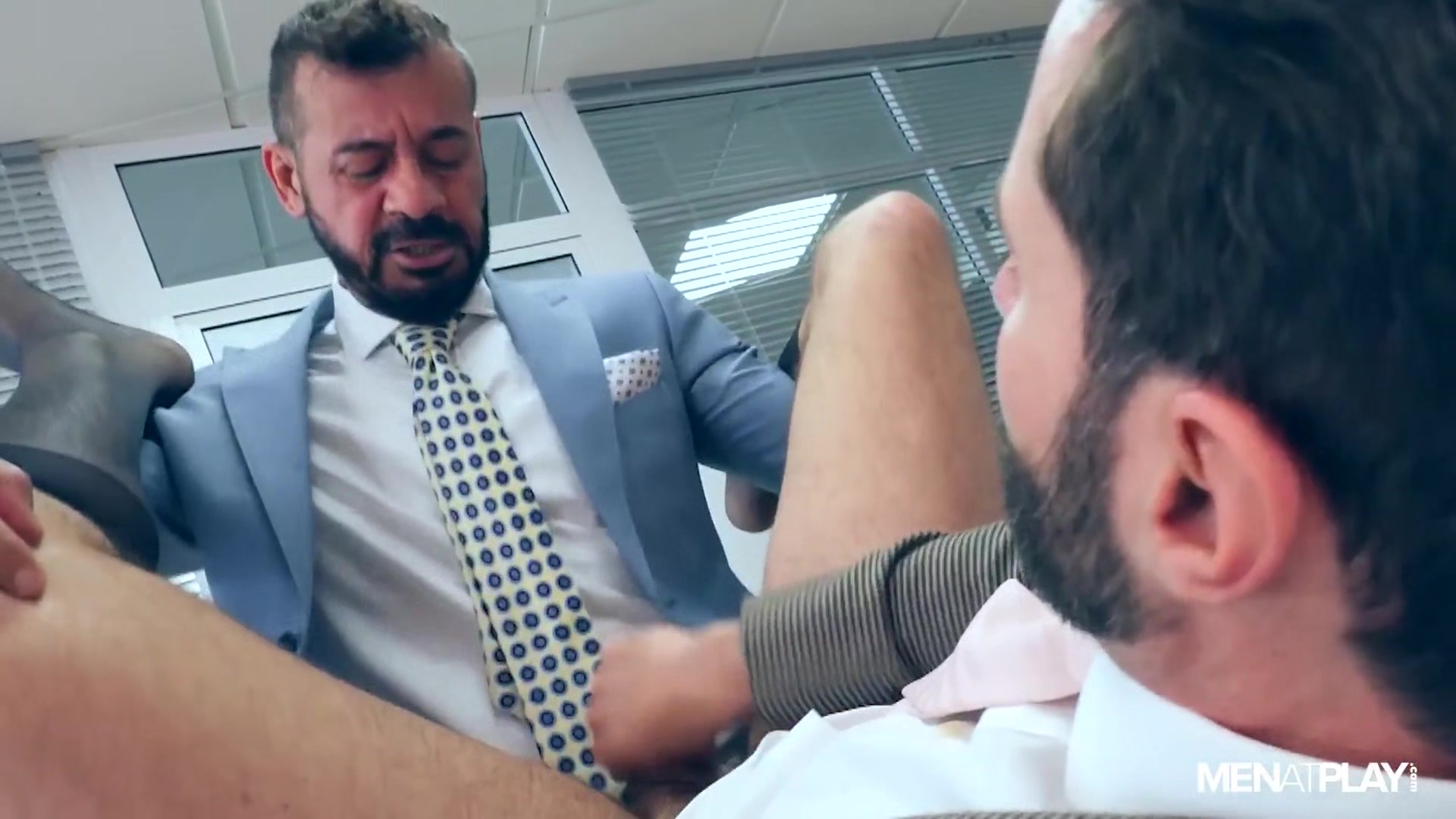 Office Voyeur - MENatPLAY