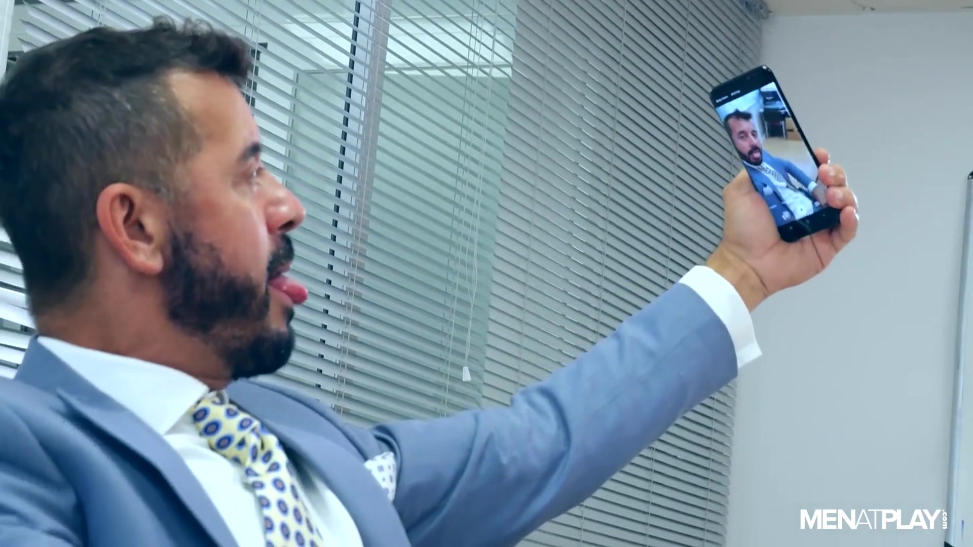 Office Voyeur - MENatPLAY