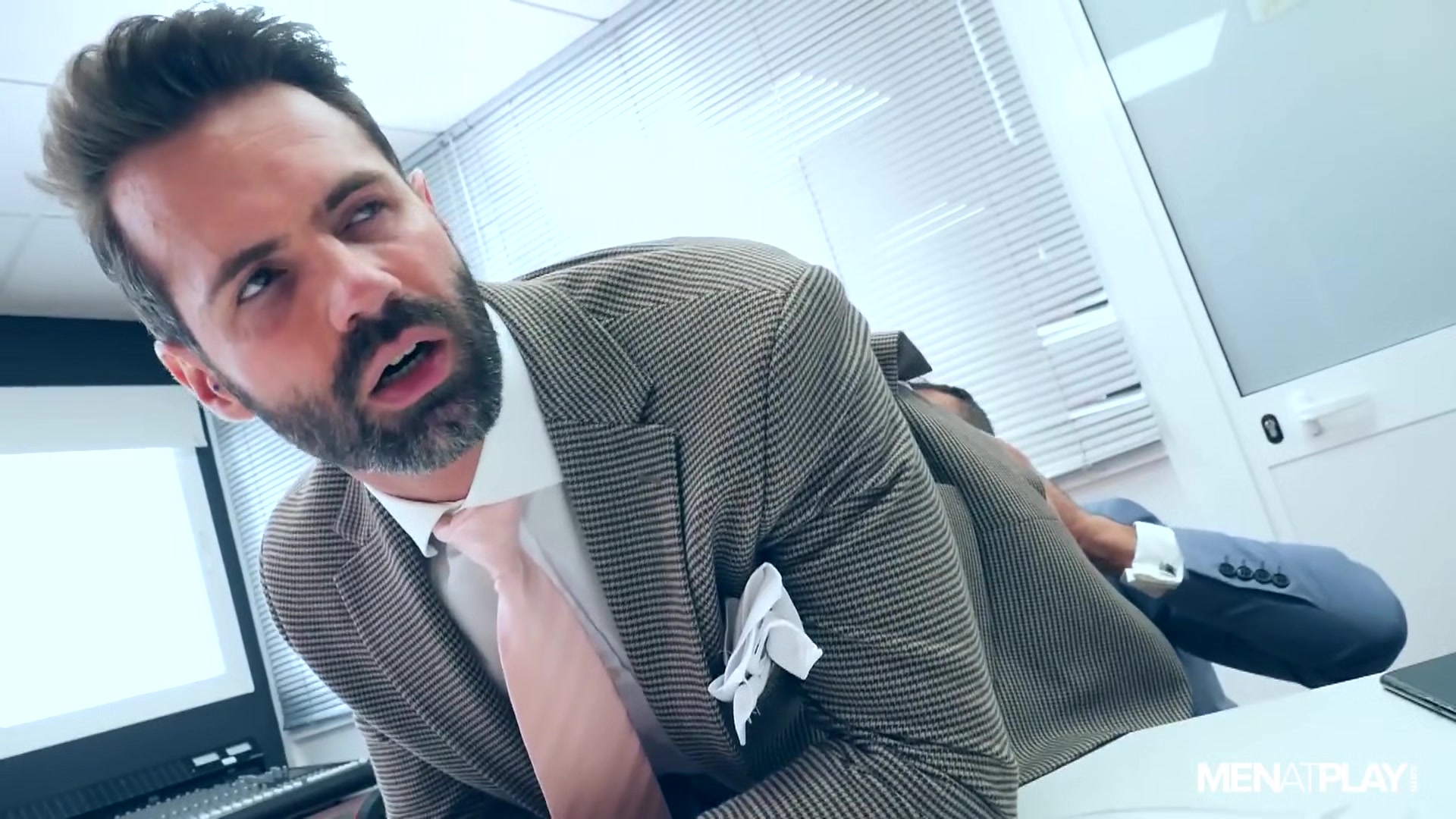 Office Voyeur - MENatPLAY