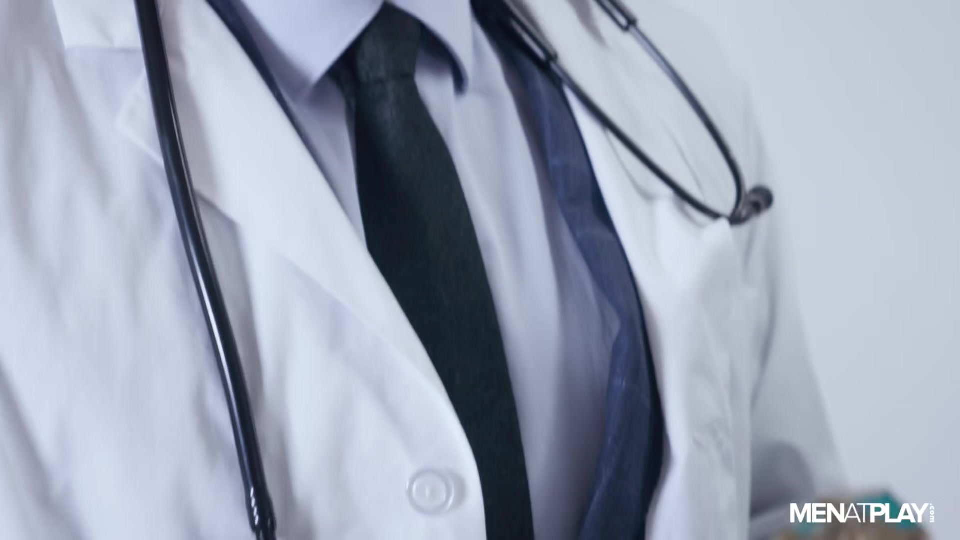 Dr. Skye Examines Enzo - MENatPLAY