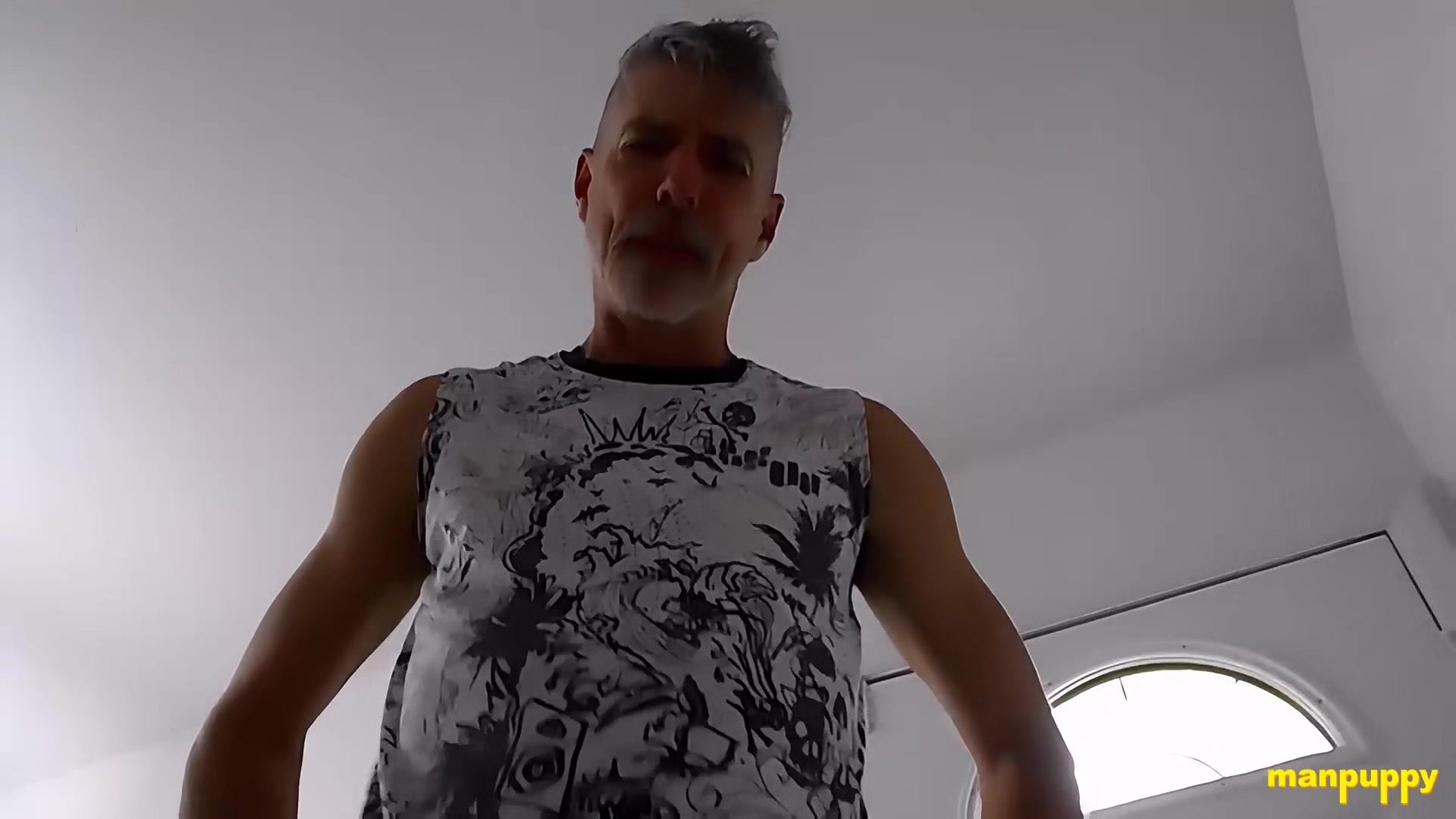 ManPuppy: Giant Richard Lennox got a naughty surprise from his tiny ex