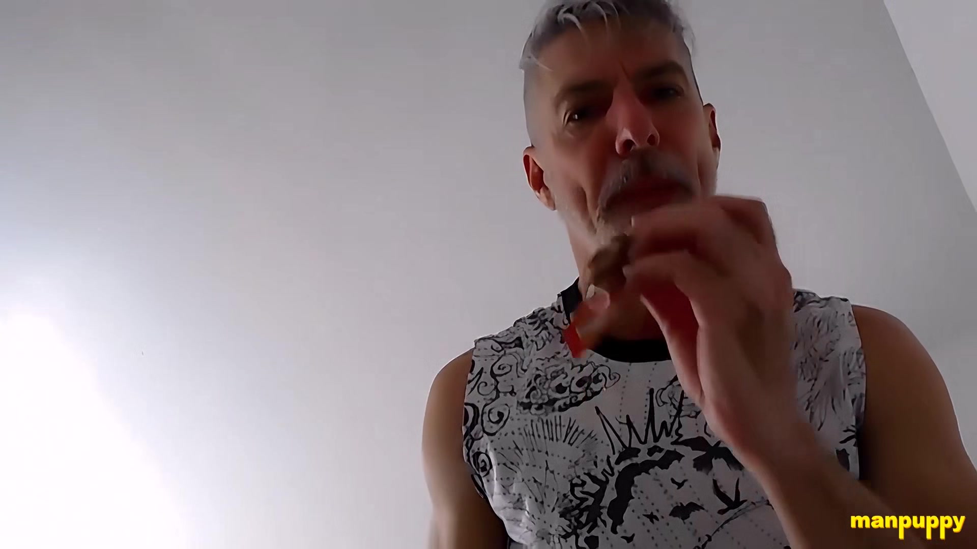 ManPuppy: Giant Richard Lennox got a naughty surprise from his tiny ex