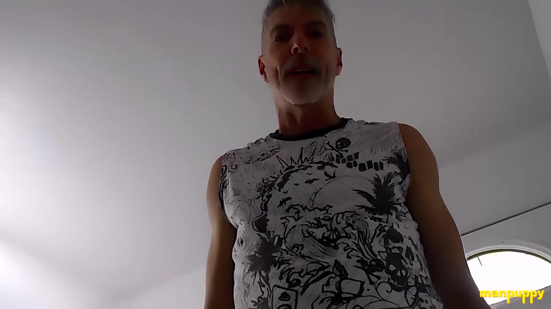 ManPuppy: Giant Richard Lennox got a naughty surprise from his tiny ex