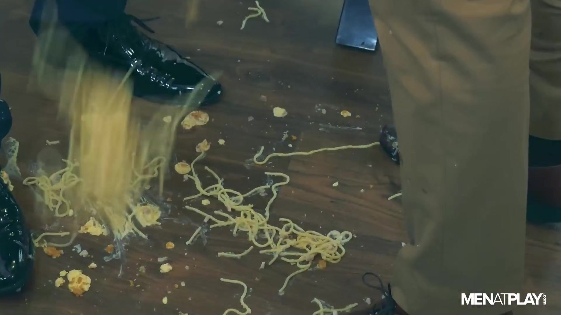 Food Fight 2 - MENatPLAY