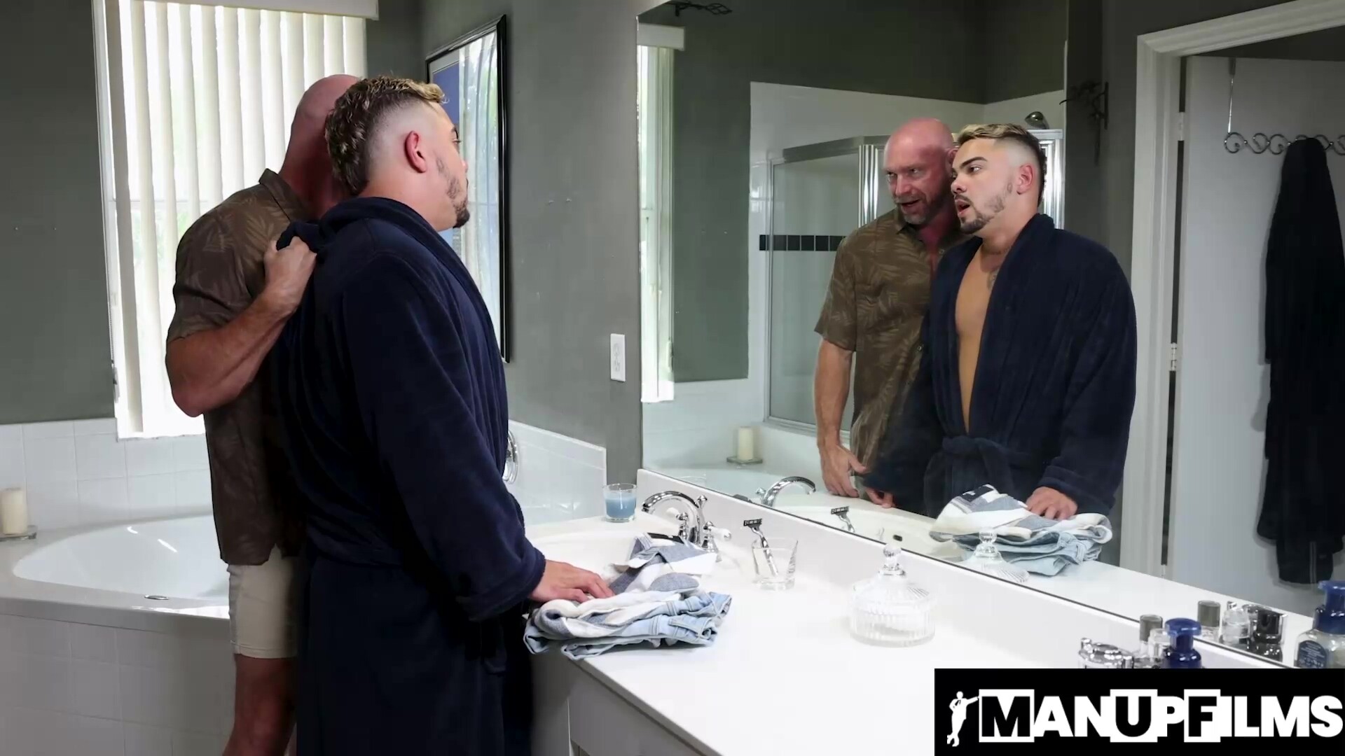 Ray Boogie Receives Satisfying Handjob With Killion Knox