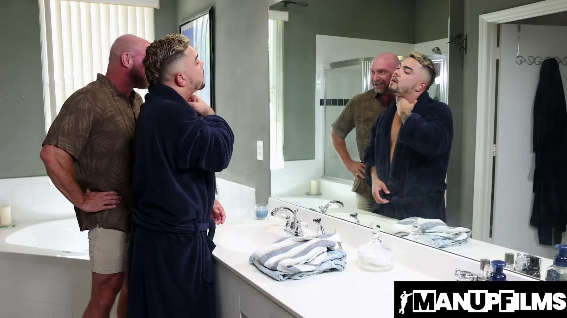 Ray Boogie Receives Satisfying Handjob With Killion Knox