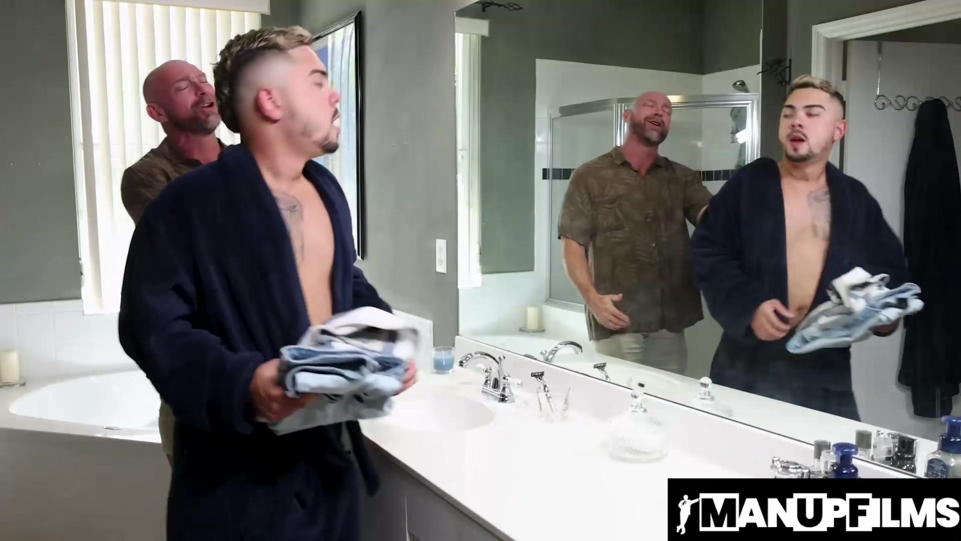 Ray Boogie Receives Satisfying Handjob With Killion Knox