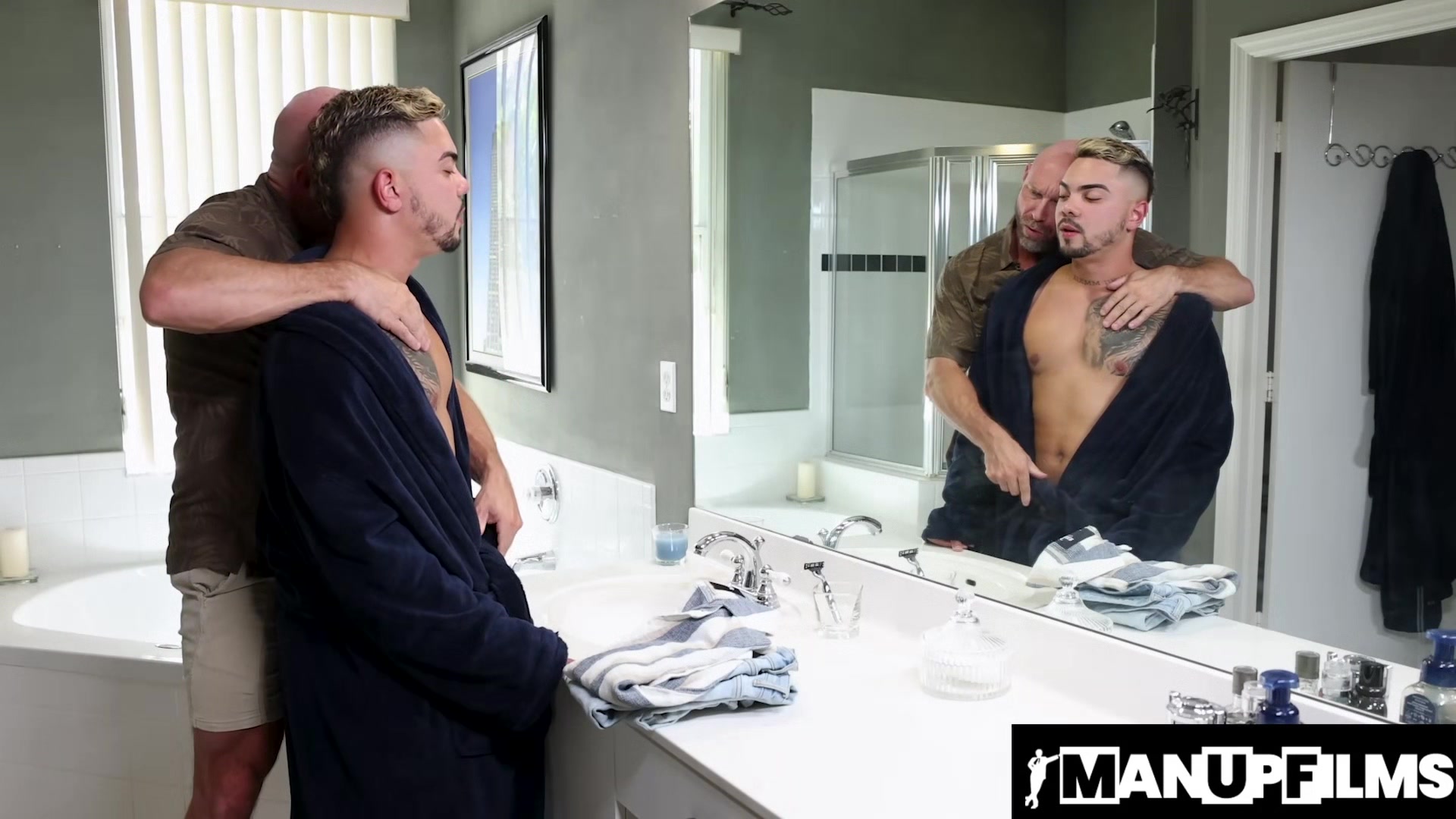 Ray Boogie Receives Satisfying Handjob With Killion Knox