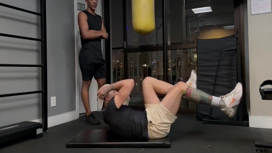 Botei O Meu Parceiro De Treino Pra Me Pagar Um Boquetao