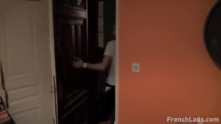 Movies - Fl - Inked Dudes In Foot Worshipping Piss Fest
