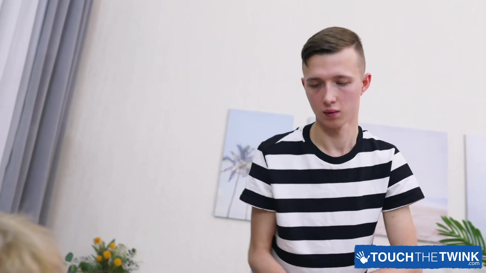 Horny Sam Smit Offers Dick Massage With Max Royse
