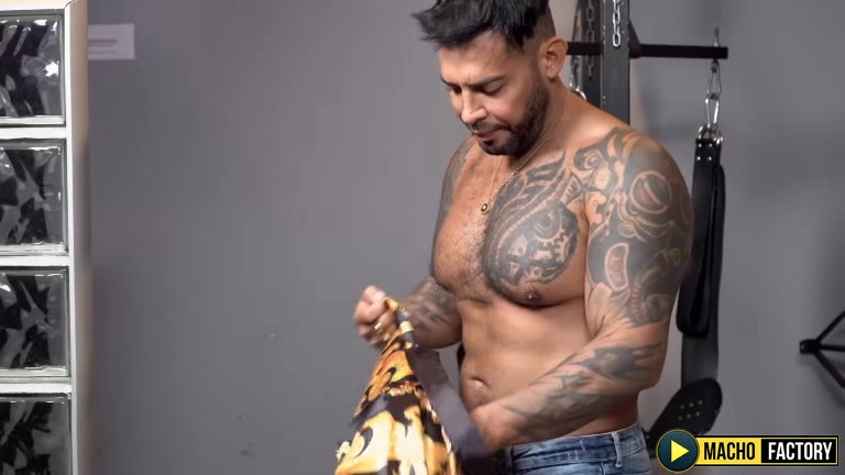 MachoFactory: Bottom John Brachalli Bends Over For Domineering Hunk Viktor Rom