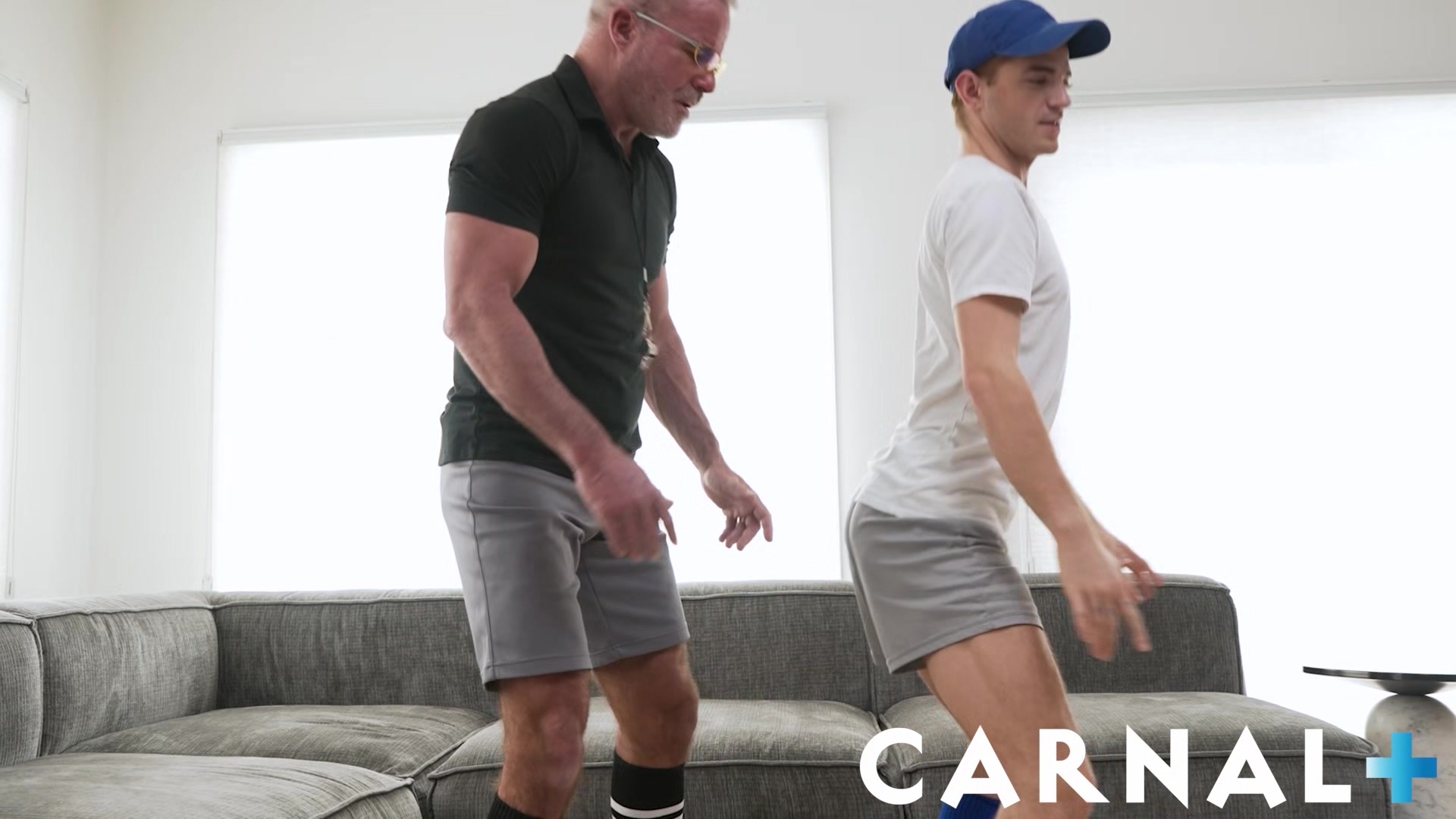 TwinkTop - Silver fox coach gets bred deep by lean jock Tom Bentley