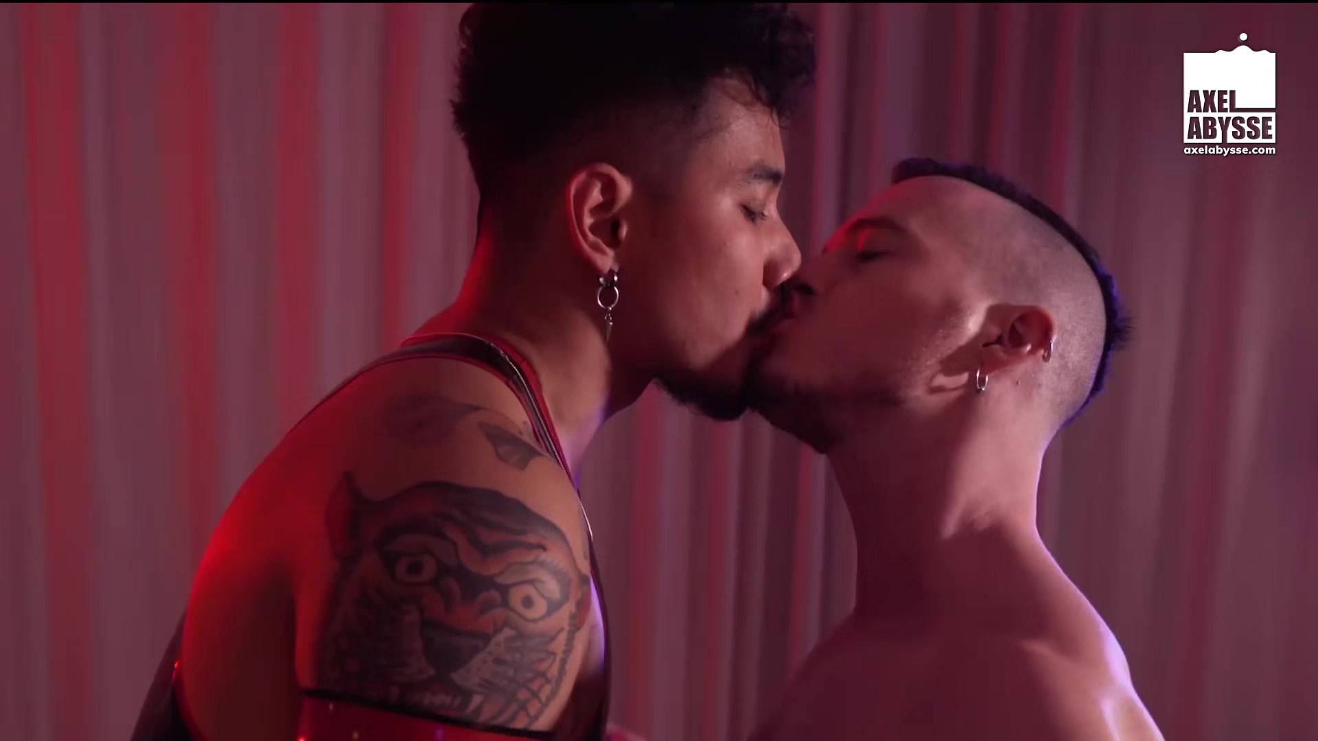 Tattooed Axel Abysse Extremely Receives Wild Anal Fisting