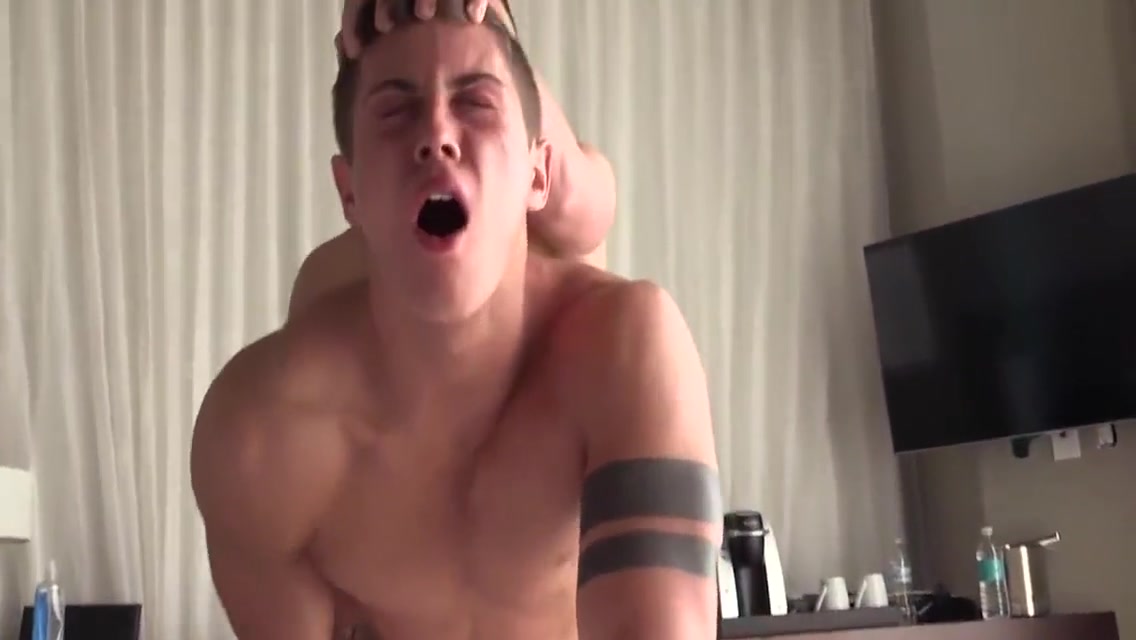 18yo Fitness Jock Buddies Hook Up On First Vacation