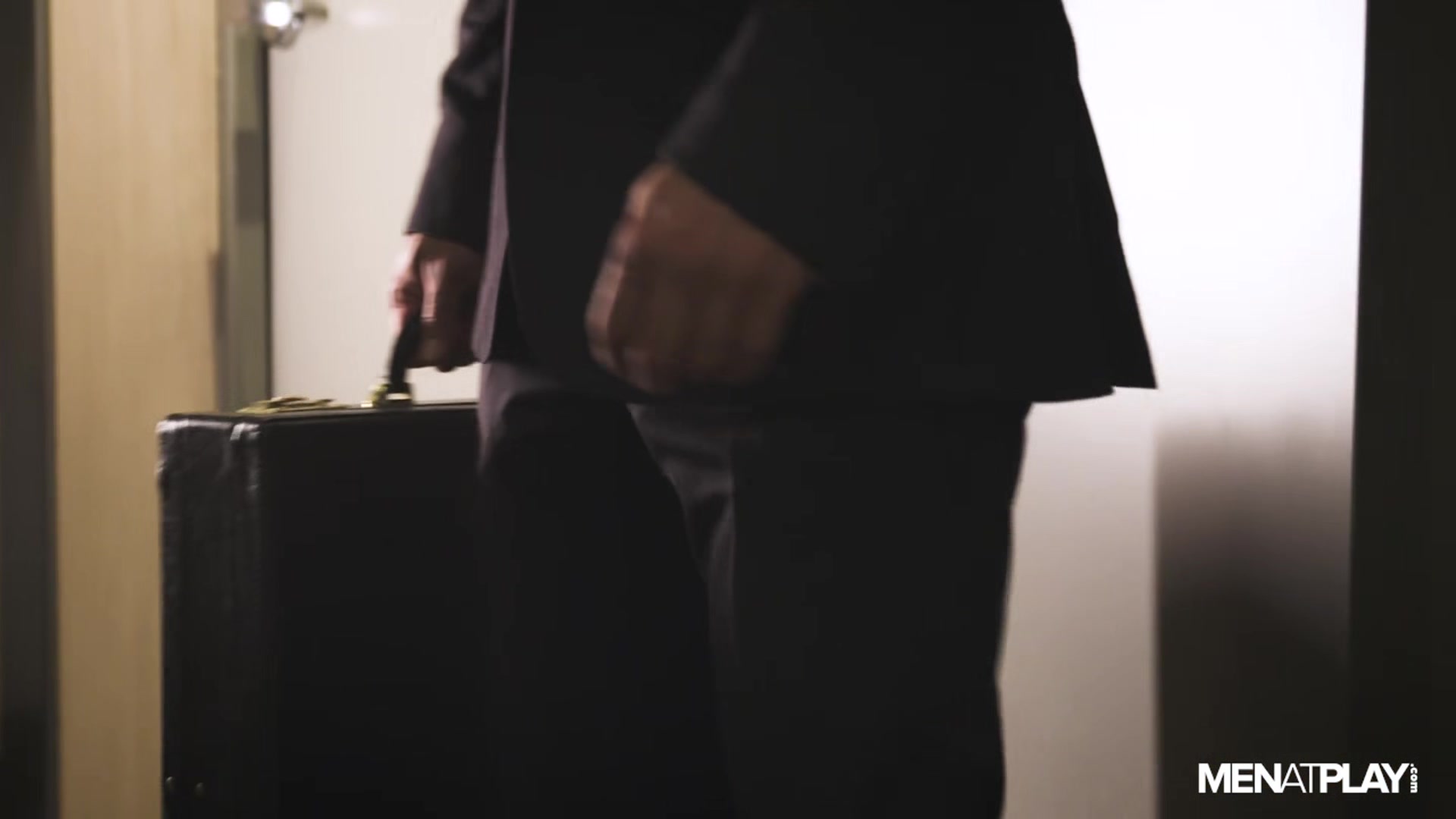 Strong Suit Ep 1: Chance Encounter - MENatPLAY