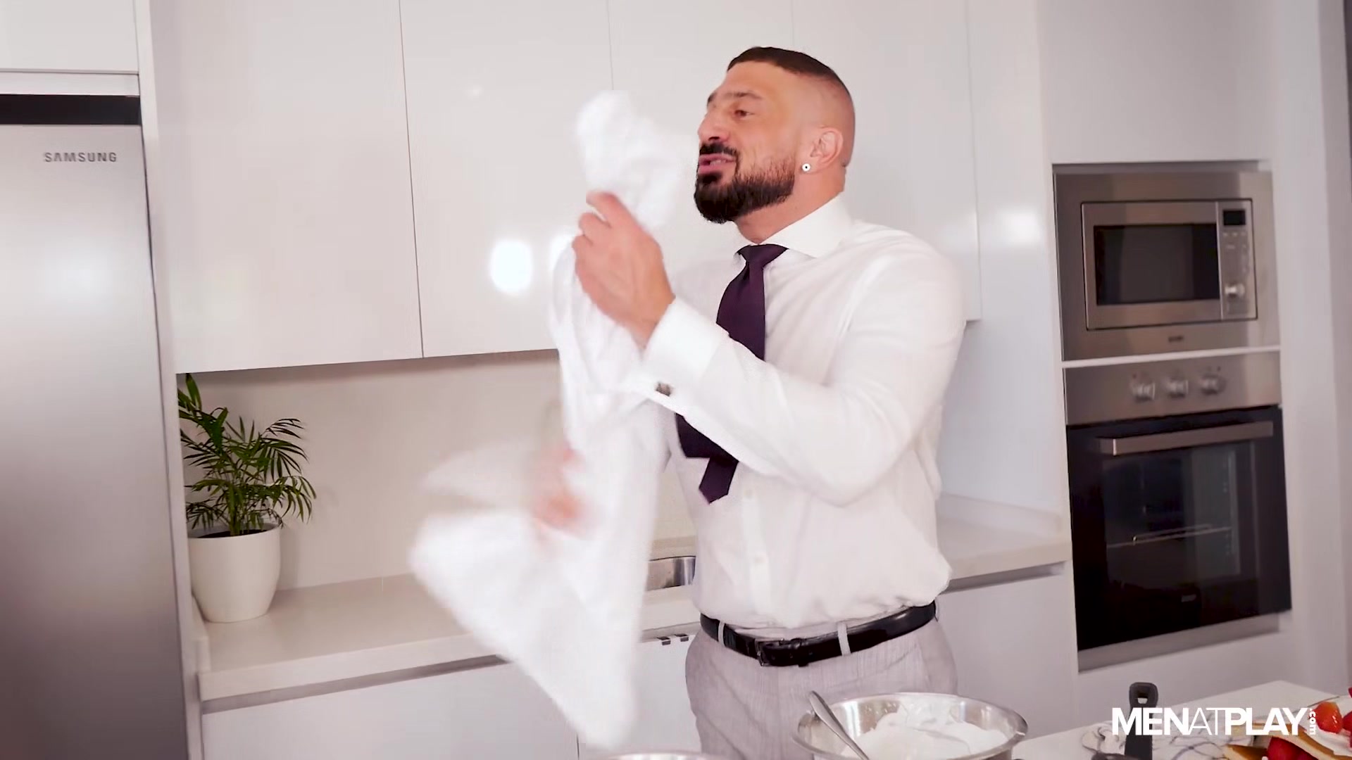 Food Fight 3 - MENatPLAY