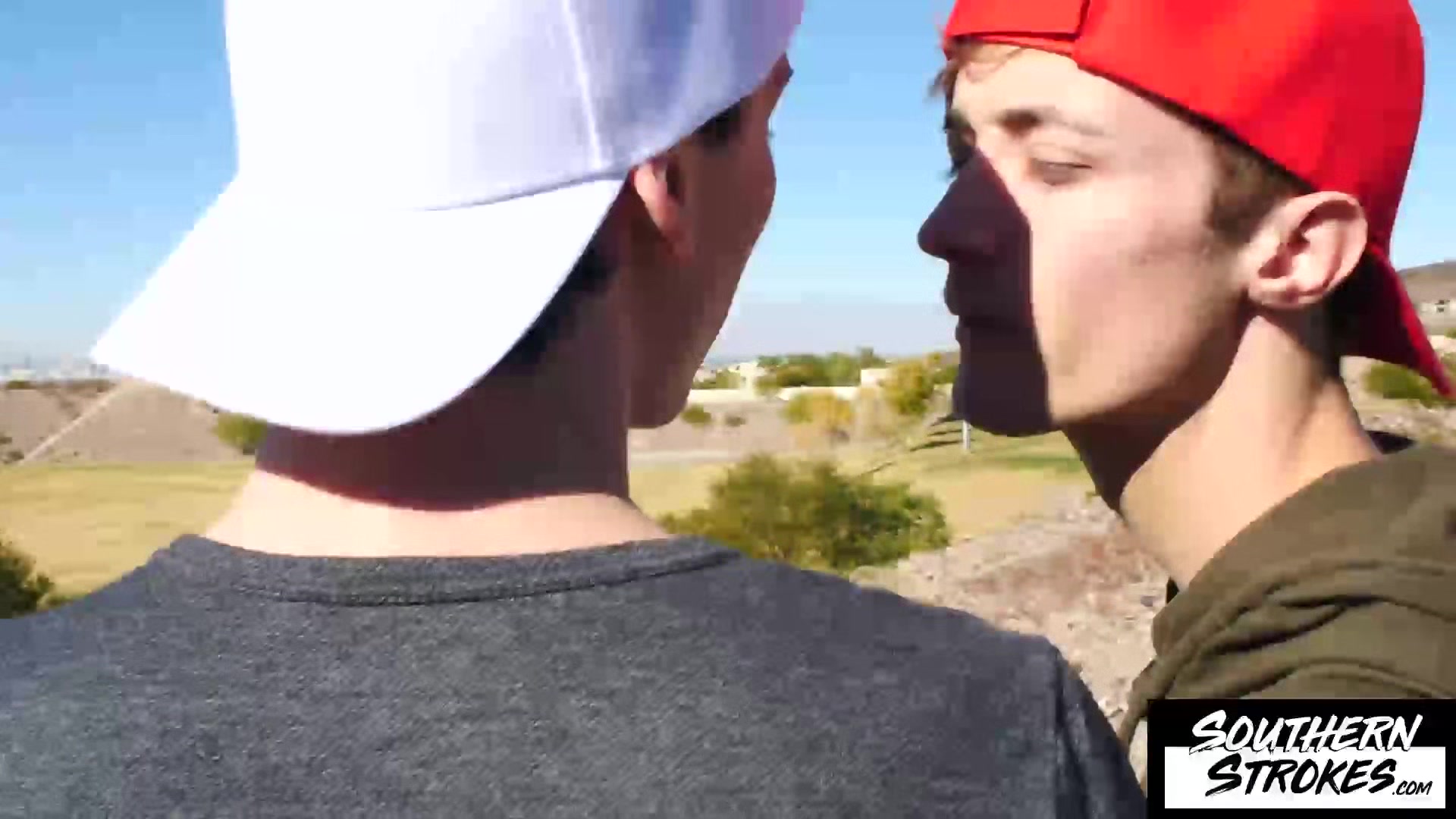 SOUTHERNSTROKES Real Couple Chris Summers And Zack Love Enjoying A Steamy Bareback