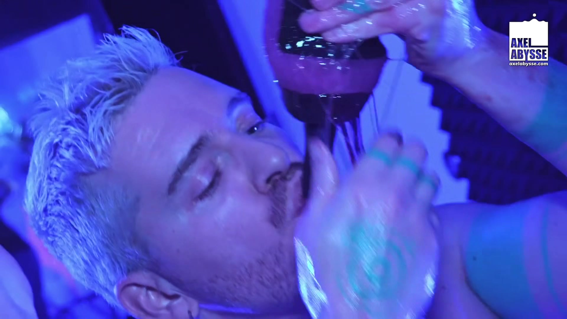 Submissive MNDFCUK's Hole Fisted By Axel Abysse