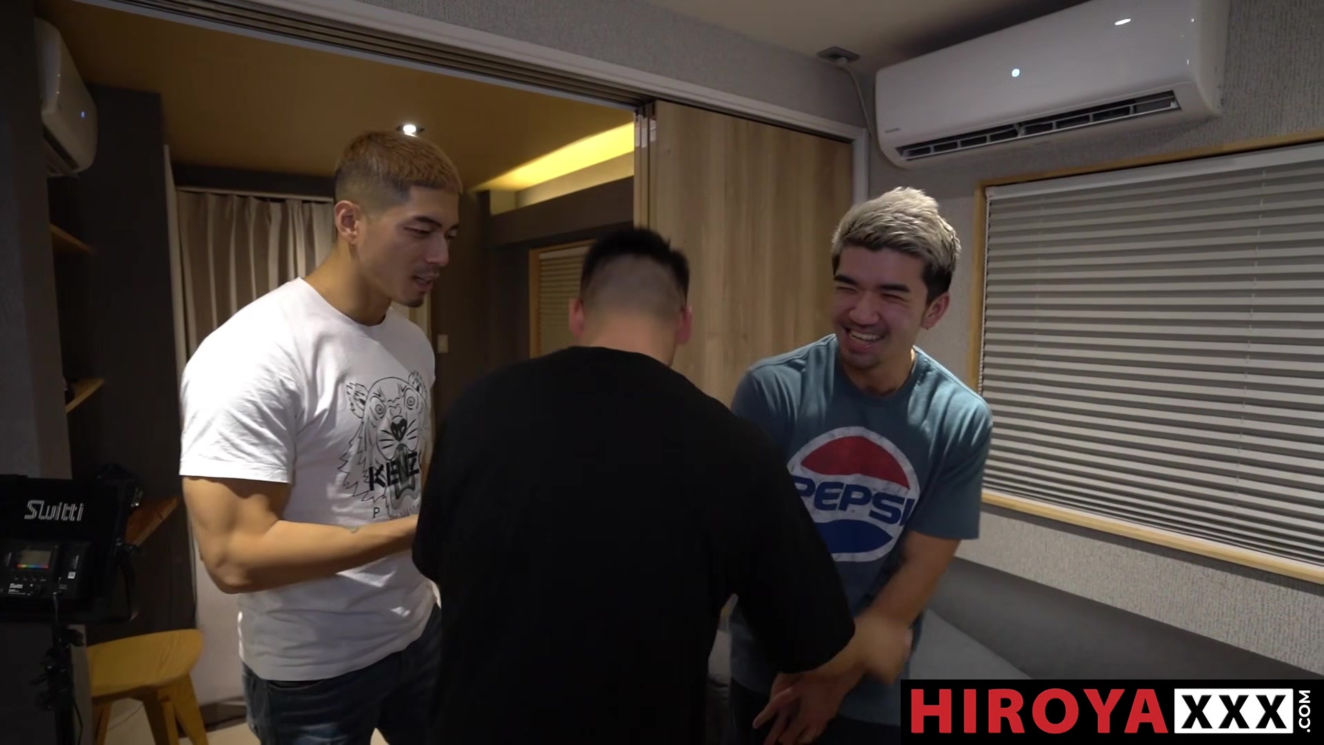 Daniel Zhang Barebacked By Hiroya In Their First Hookup Scene