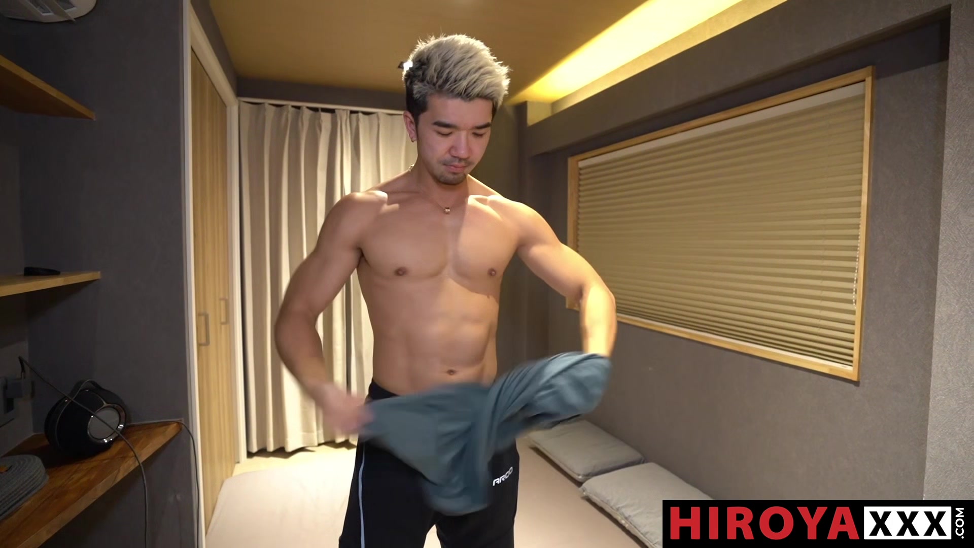 Daniel Zhang Barebacked By Hiroya In Their First Hookup Scene
